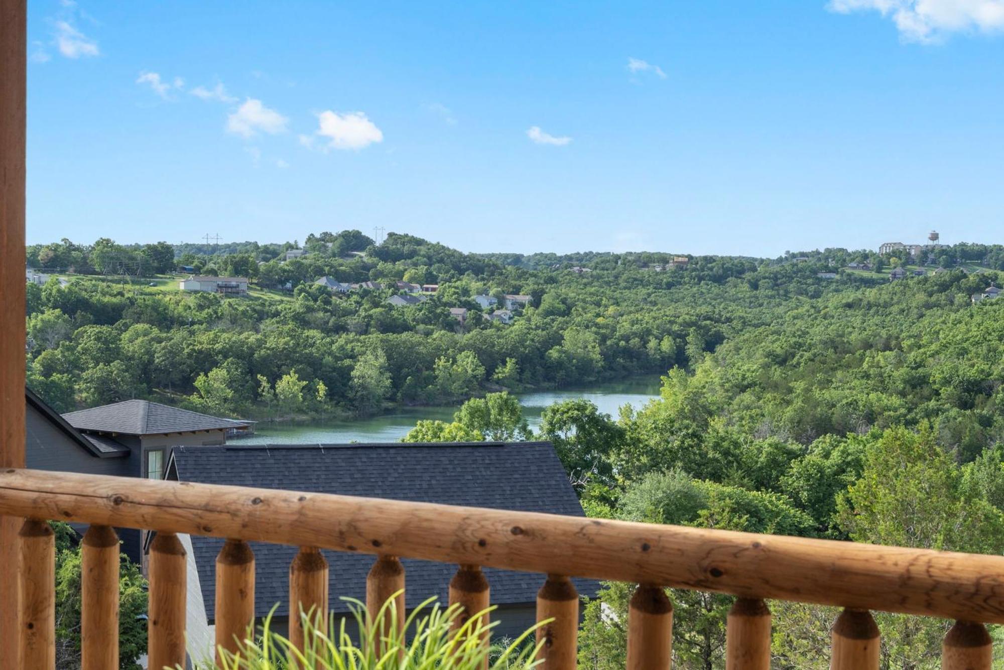 Private Hot Tub-free Attraction Tickets-lake Lookout-community Indoor & Outdoor Pools Branson