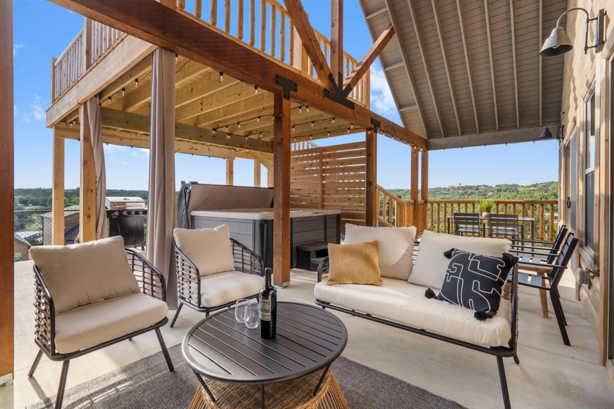 Private Hot Tub-free Attraction Tickets-lake Lookout-community Indoor & Outdoor Pools