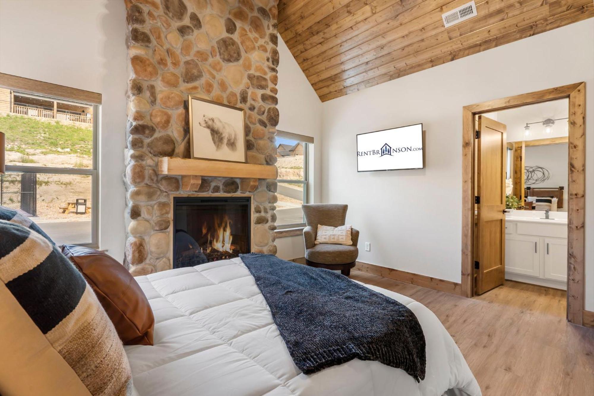 Private Hot Tub-free Attraction Tickets-lake Lookout-community Indoor & Outdoor Pools Holiday home