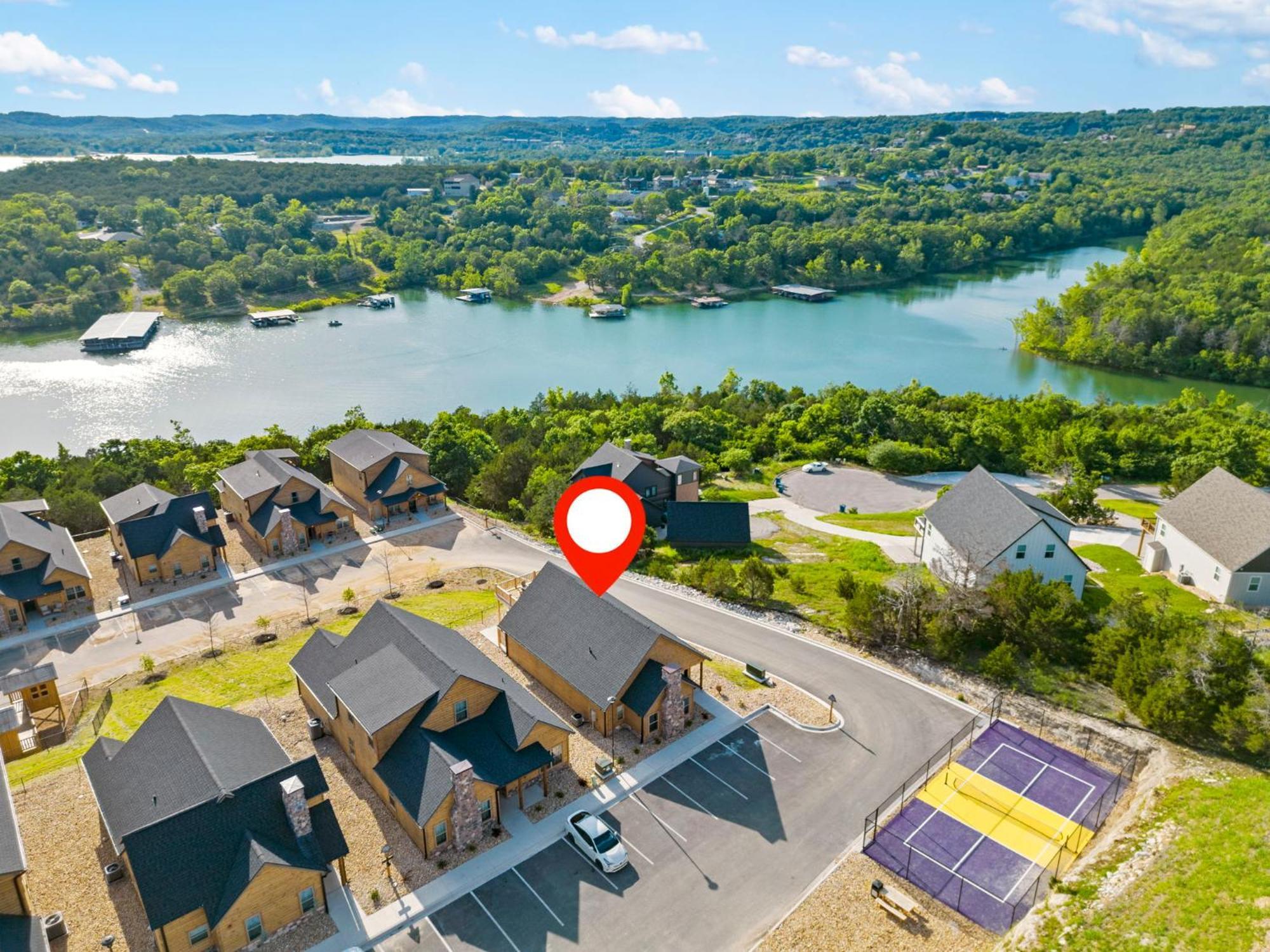 Private Hot Tub-free Attraction Tickets-lake Lookout-community Indoor & Outdoor Pools Branson
