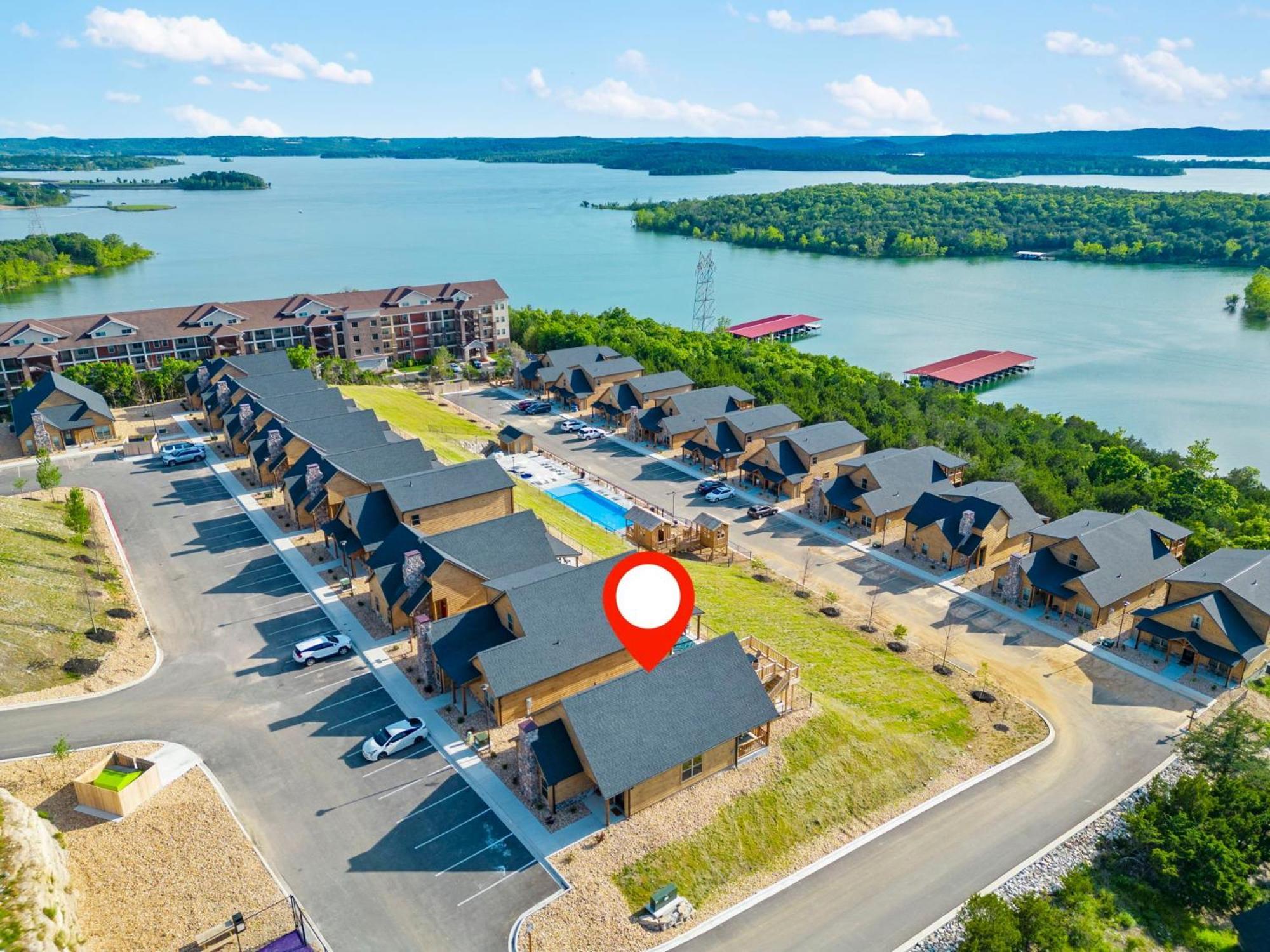 Private Hot Tub-free Attraction Tickets-lake Lookout-community Indoor & Outdoor Pools Holiday home