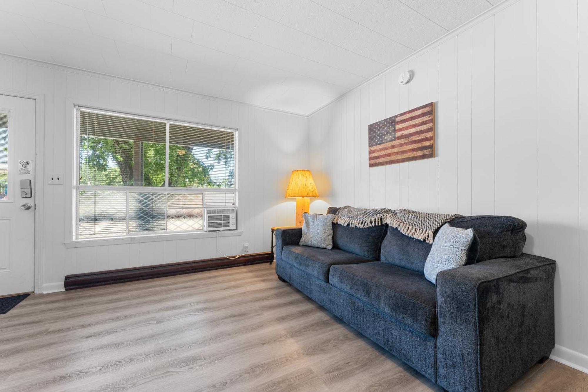 Osage Apartment *