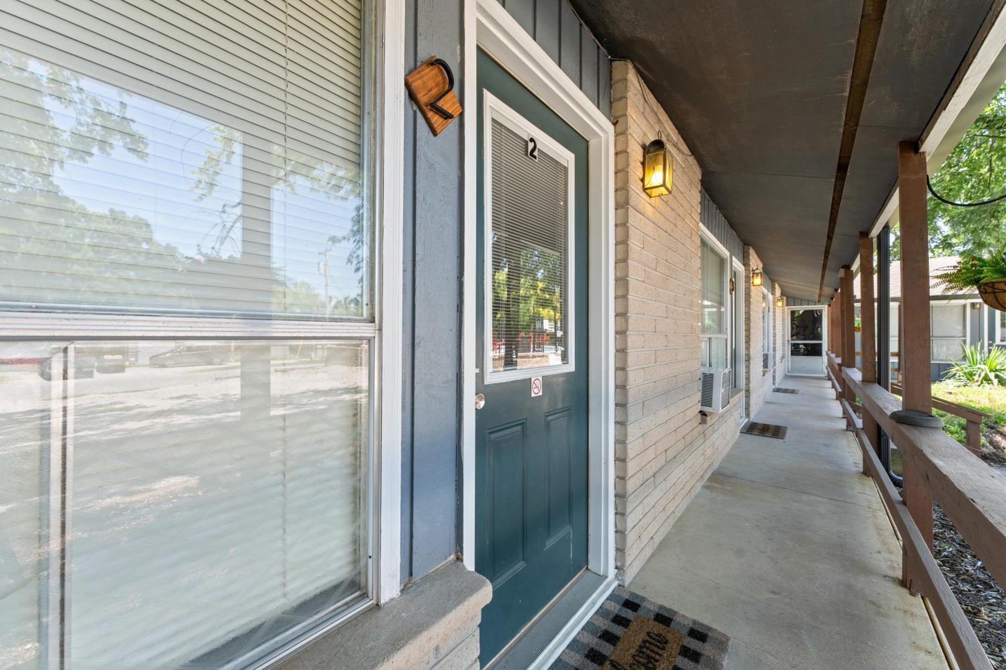 Osage Apartment *