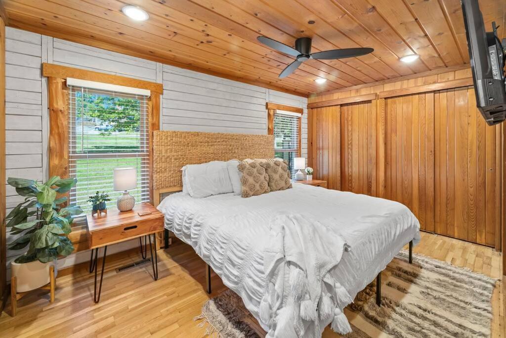 Serenity - 60 Ridge Lane * Branson