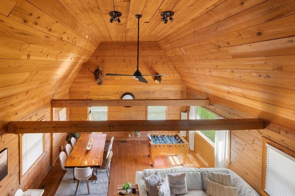 216 Ridge Lane