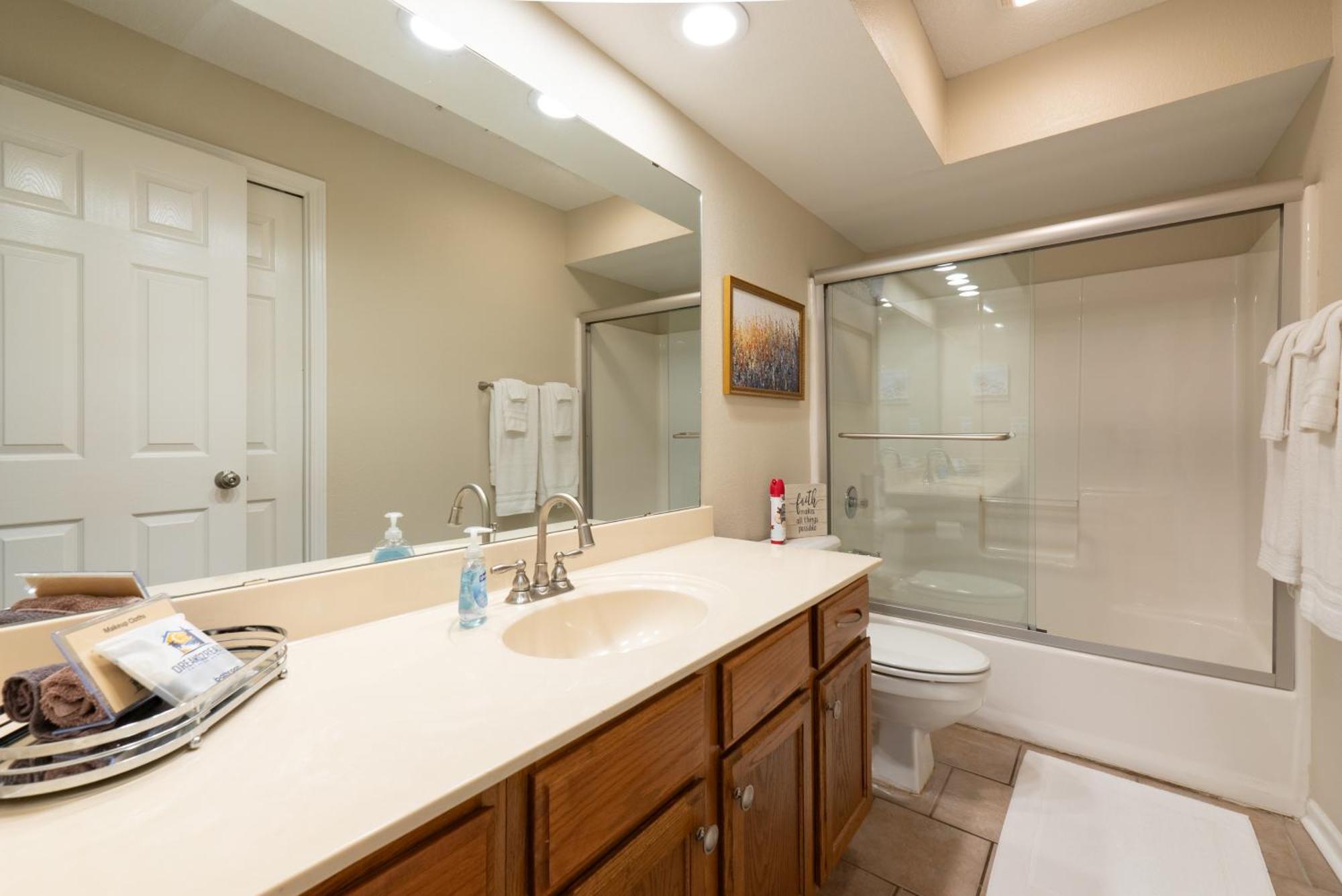 Holiday home 2br Walk-in - Near The 76 Strip - 2 Pools - Free Tickets Included - Fhf-11 *