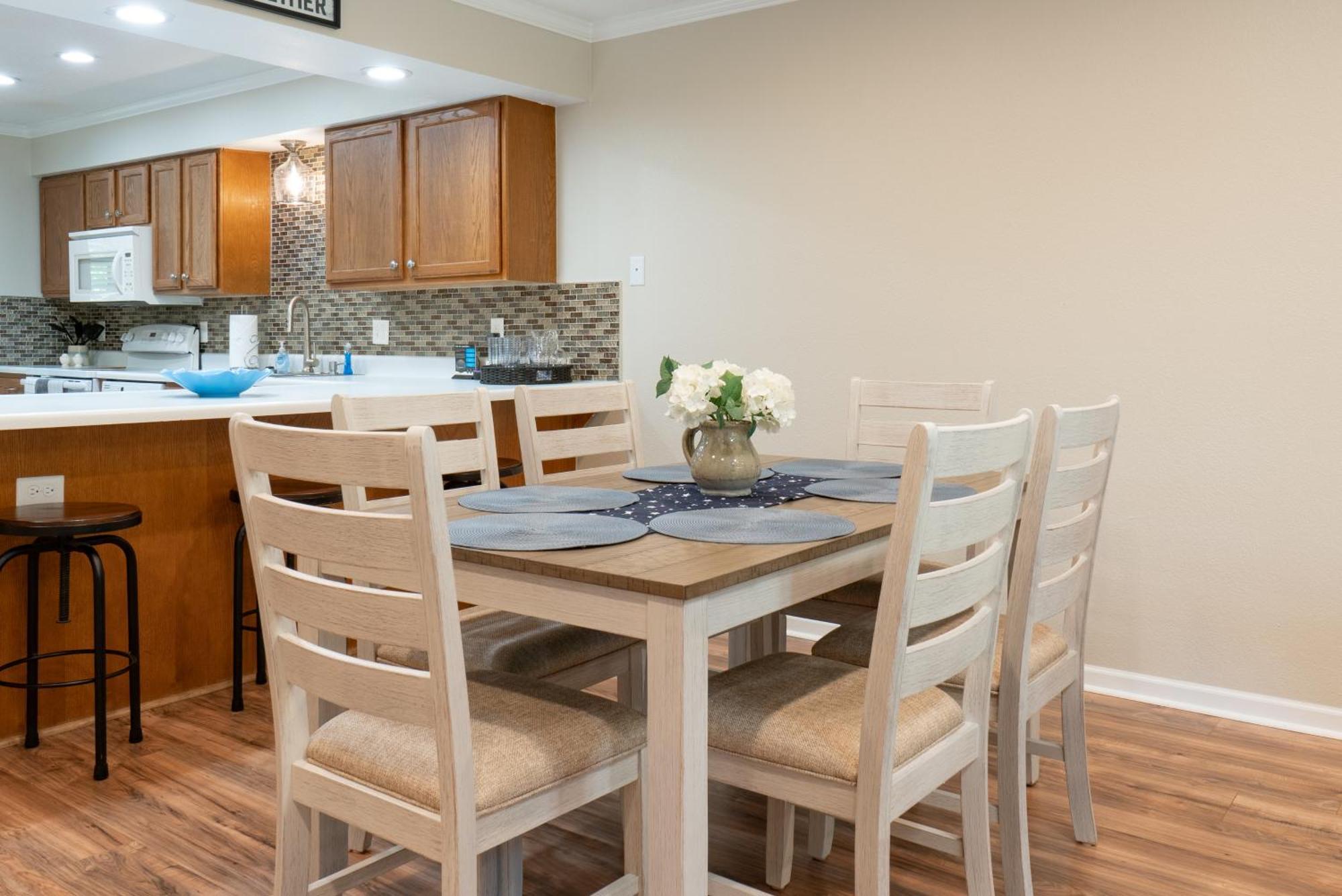 2br Walk-in - Near The 76 Strip - 2 Pools - Free Tickets Included - Fhf-11