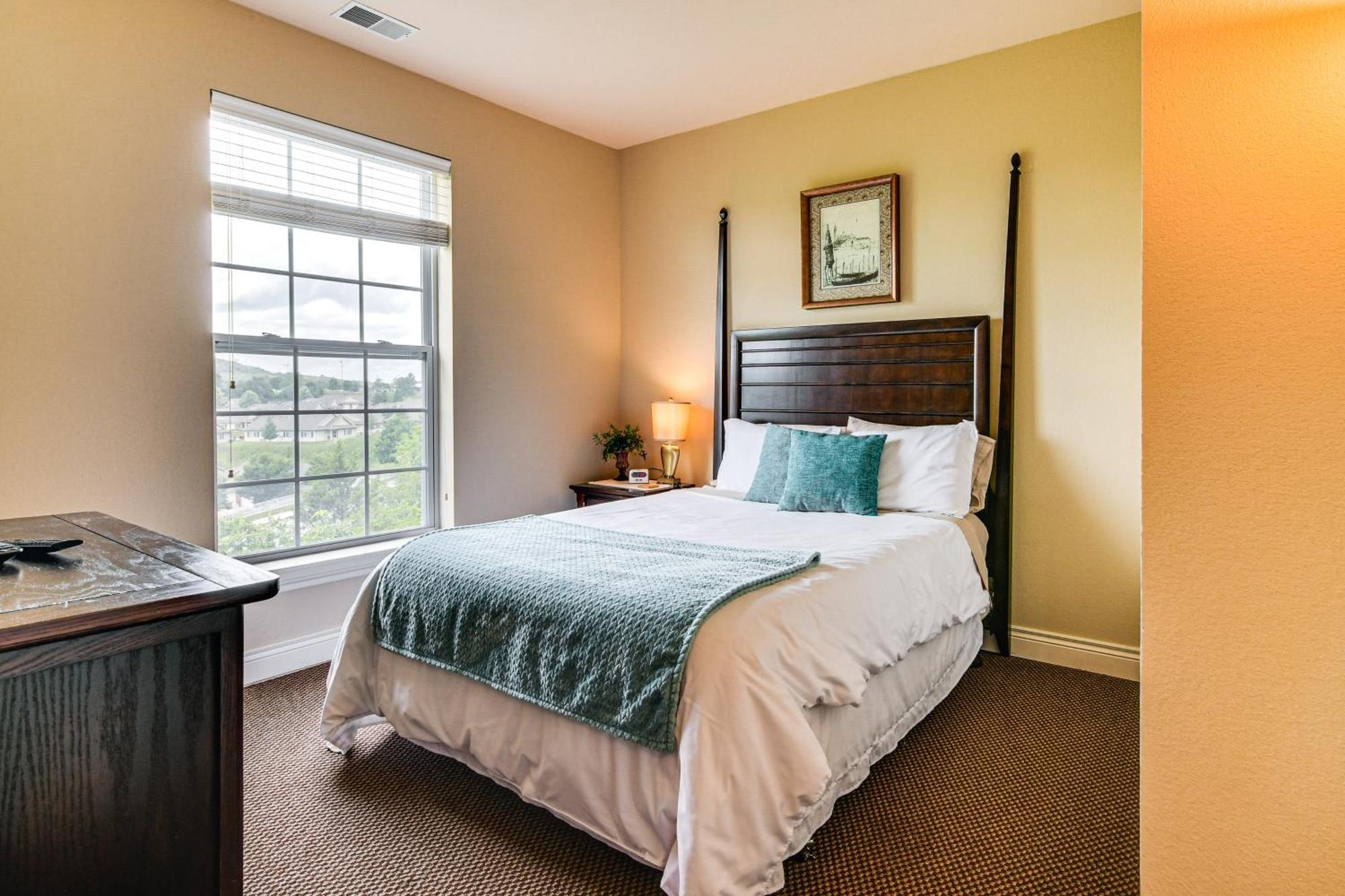 With Pool Access And Views, 3 Mi Dtwn! * Branson