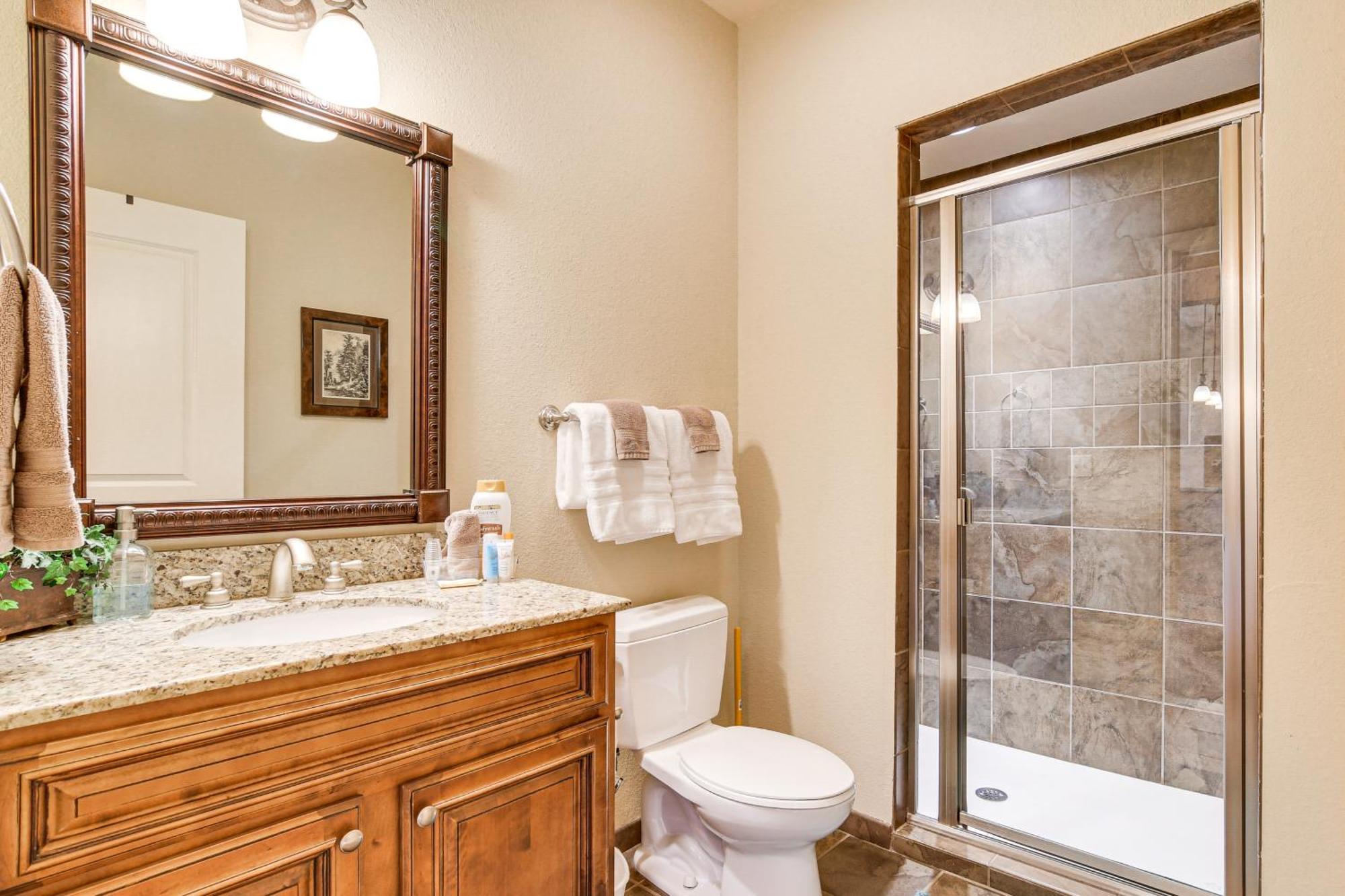 Apartment With Pool Access And Views, 3 Mi Dtwn! *