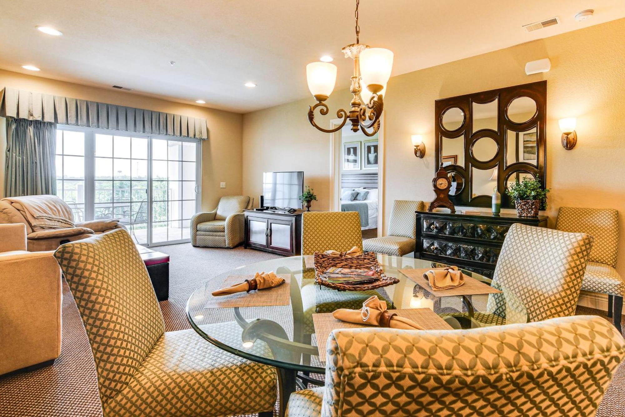 With Pool Access And Views, 3 Mi Dtwn!