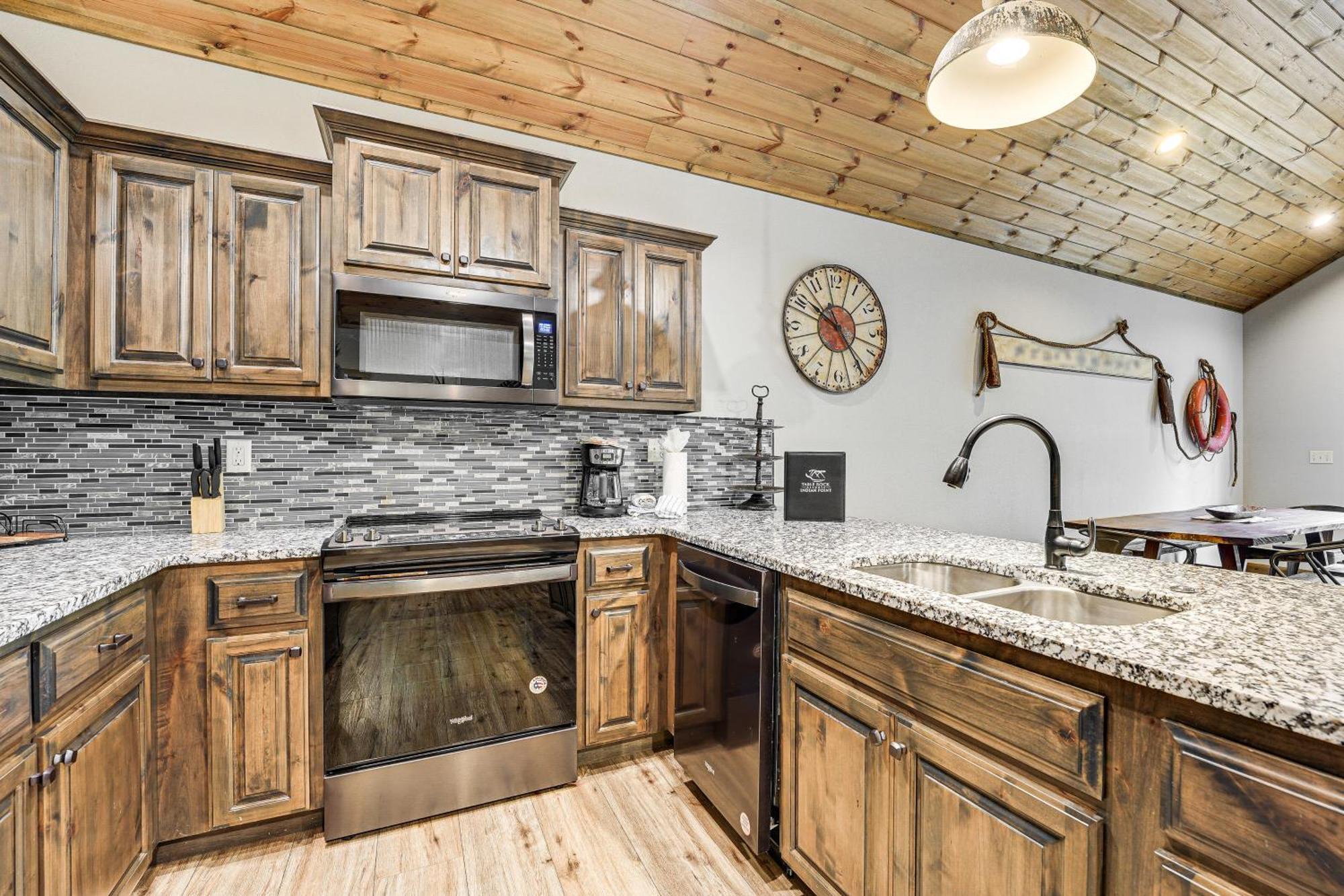 With Pool Access And Private Boat Slip! Branson