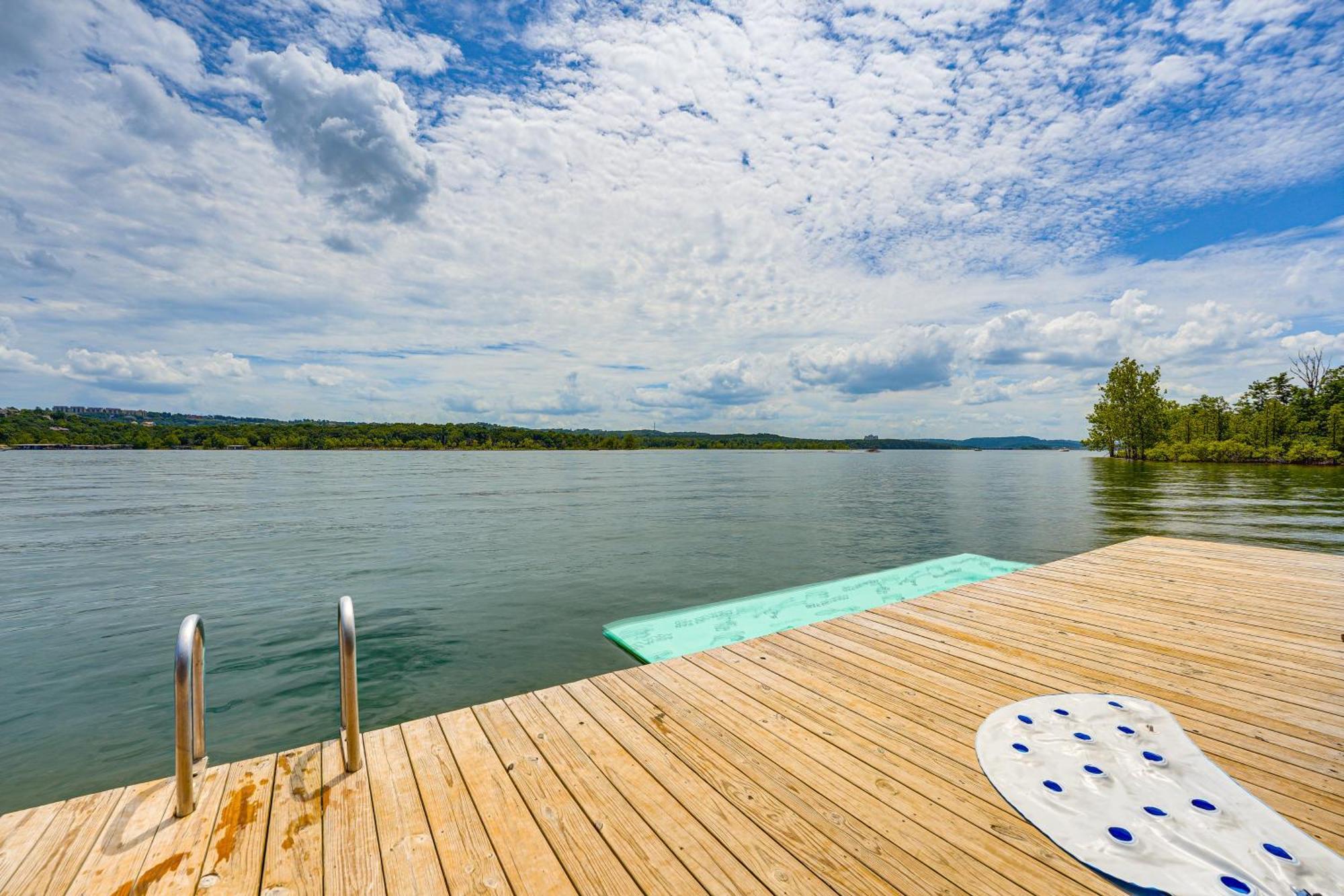 With Pool Access And Private Boat Slip! * Branson