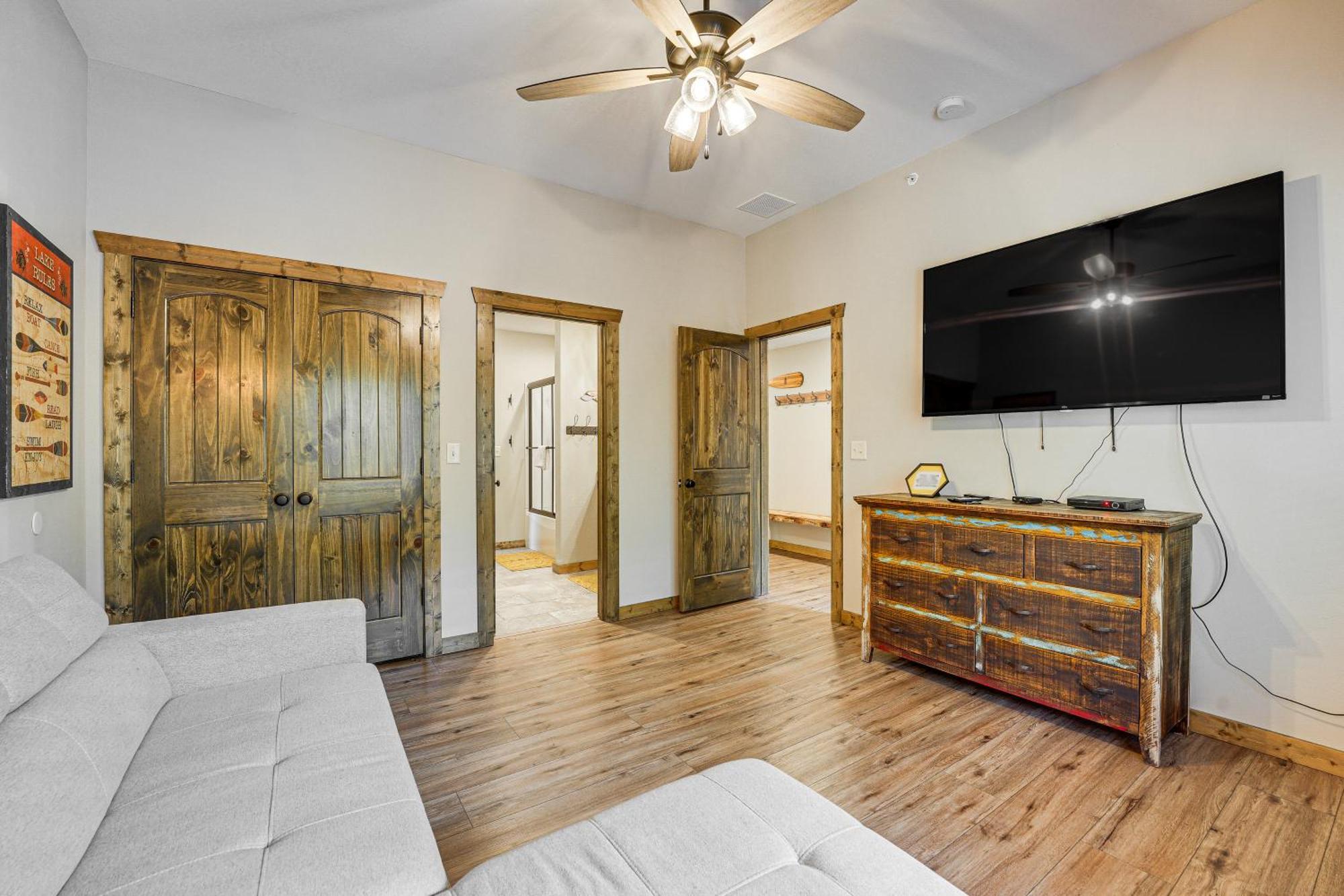With Pool Access And Private Boat Slip! Holiday home Branson