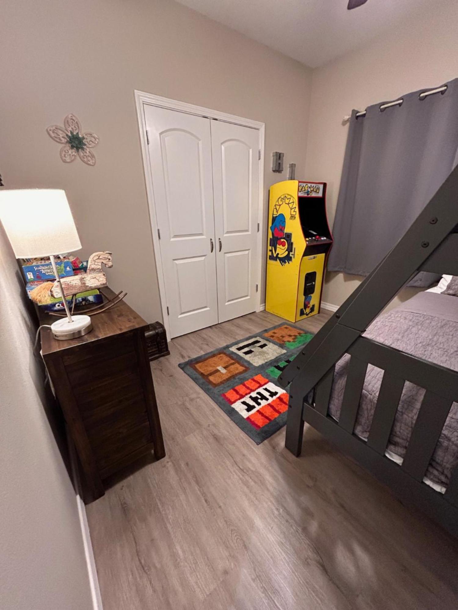 New No Stairs, Skyline, Games Arcade, Apartment