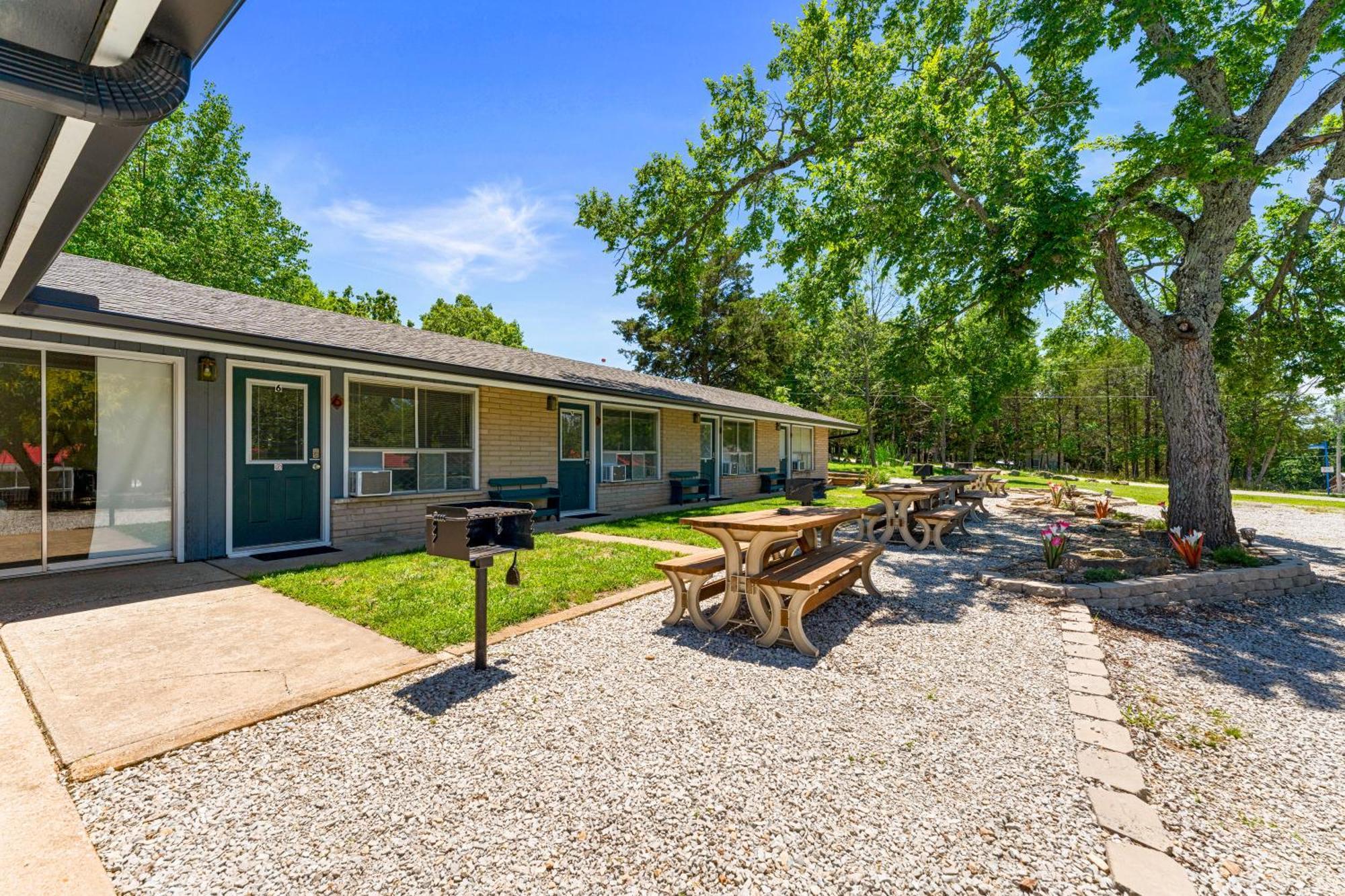 Osage Apartment