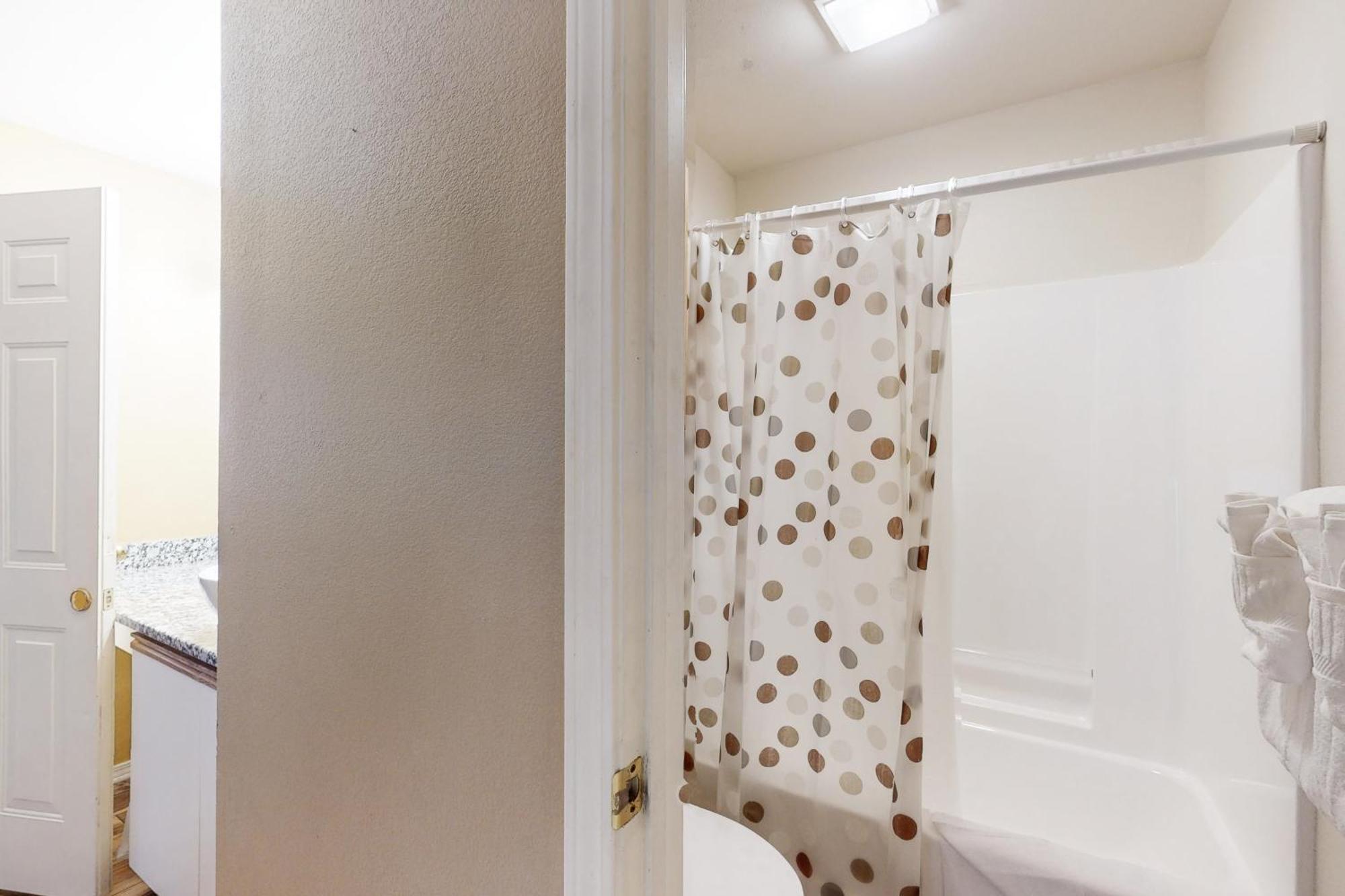 Thousand Hills Haven Apartment