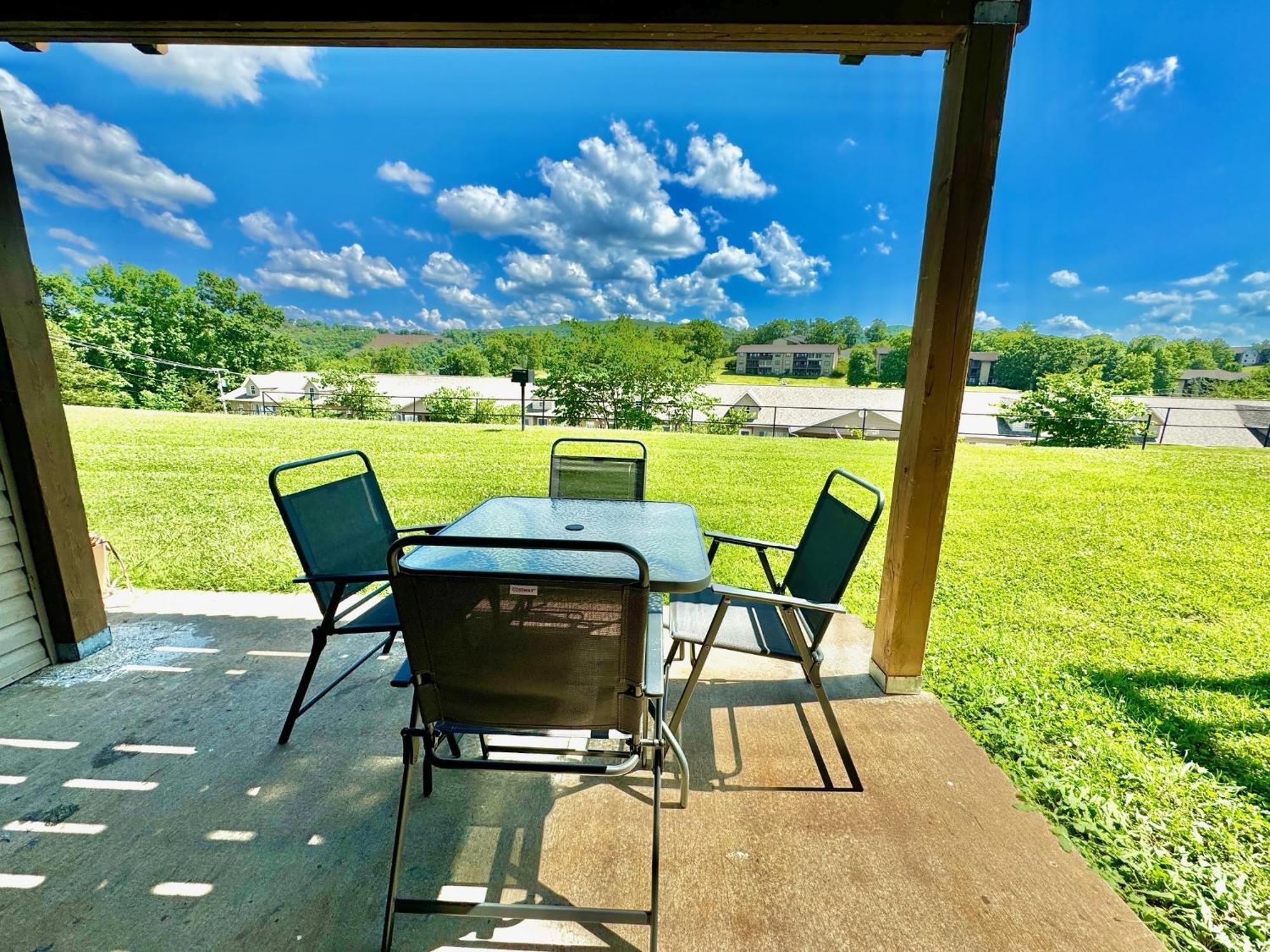 Apartment Rolling Hills Retreat