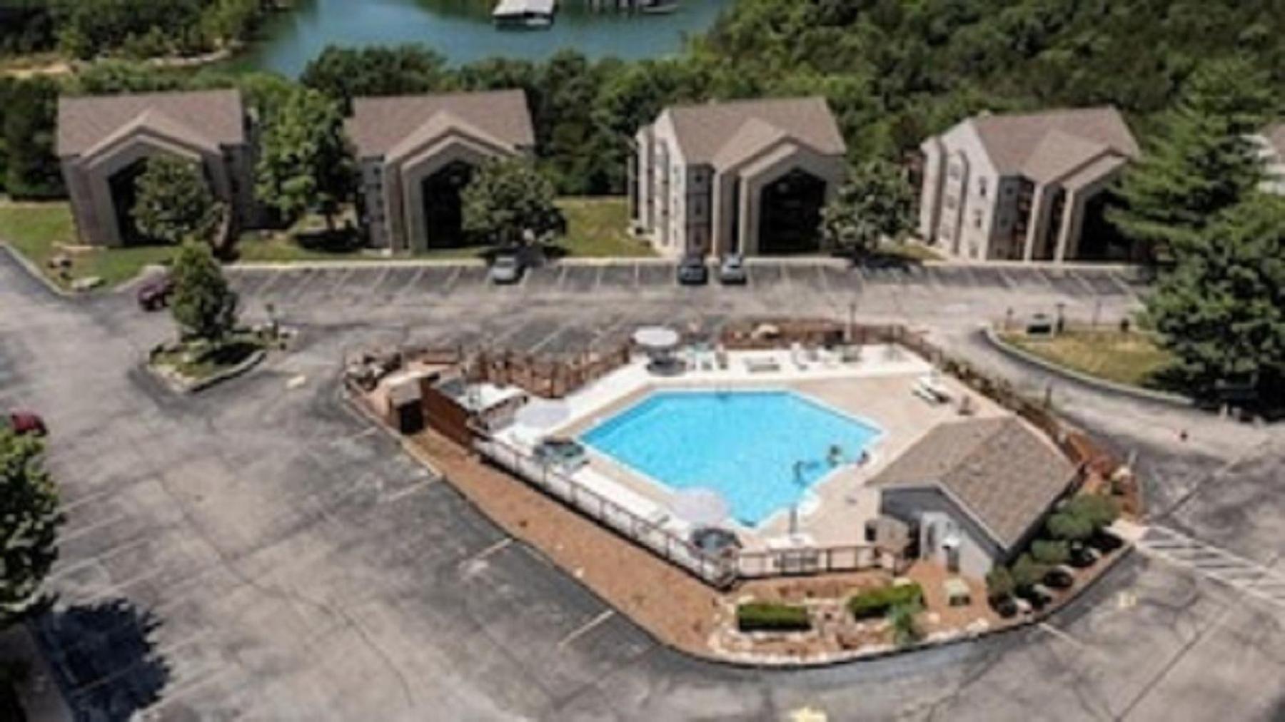 Beautiful Getaway-next To Silver Dollar &tablerock-family Amenities * Branson