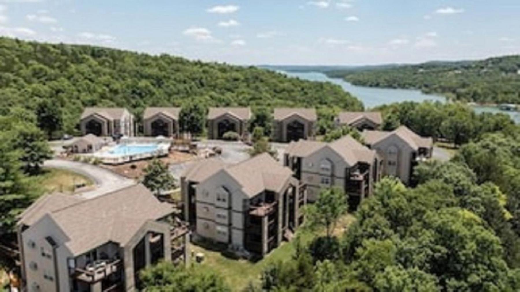 Beautiful Getaway-next To Silver Dollar &tablerock-family Amenities Branson