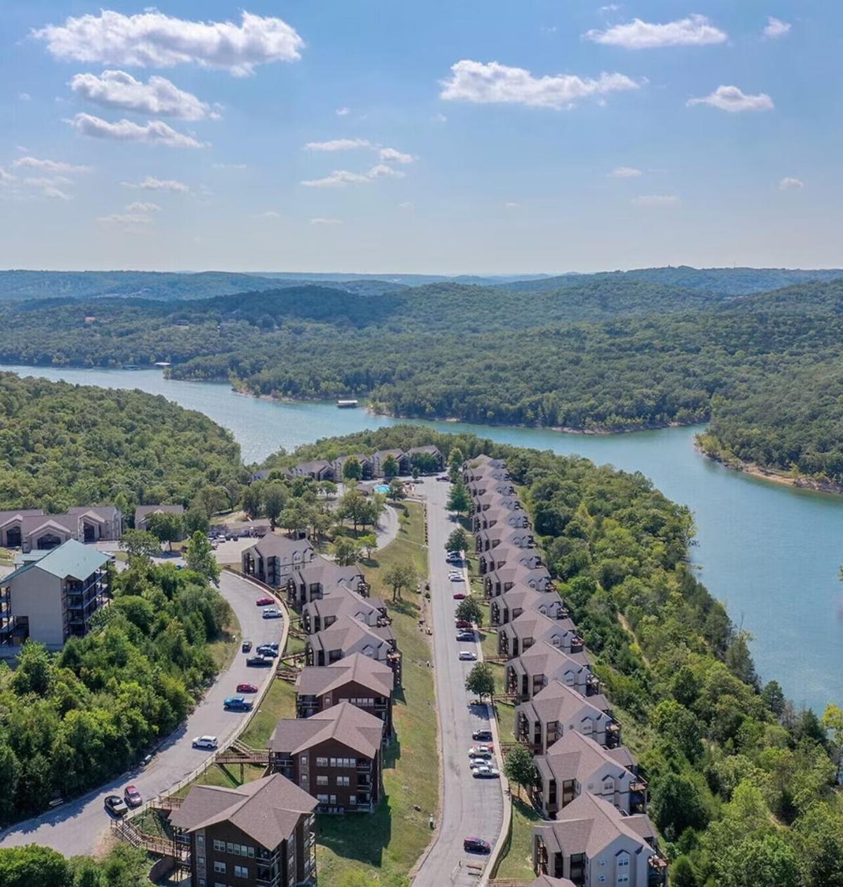 Beautiful Getaway-next To Silver Dollar &tablerock-family Amenities Apartment
