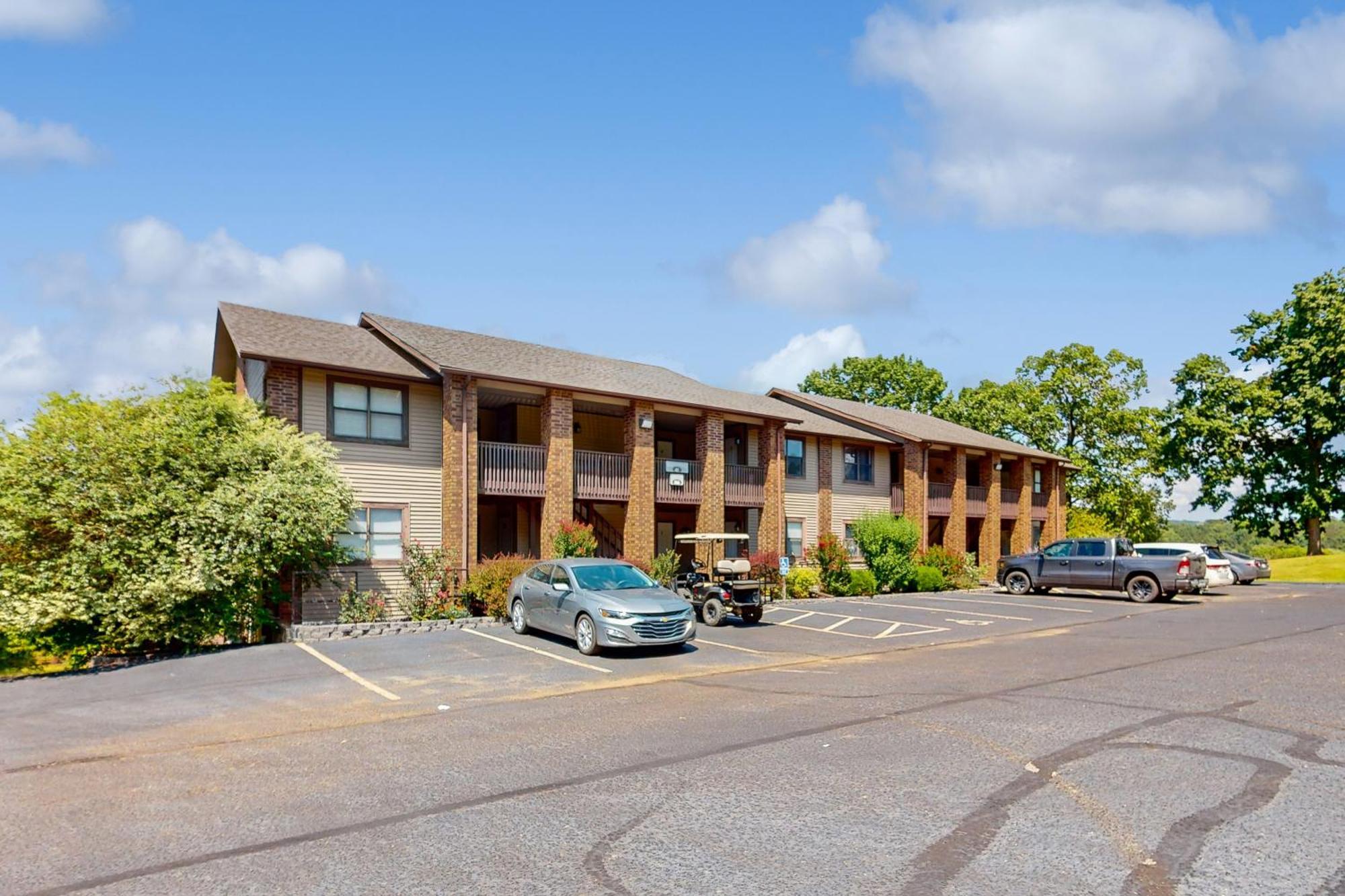 Apartment 116 Club Dr, #12 Mo Branson