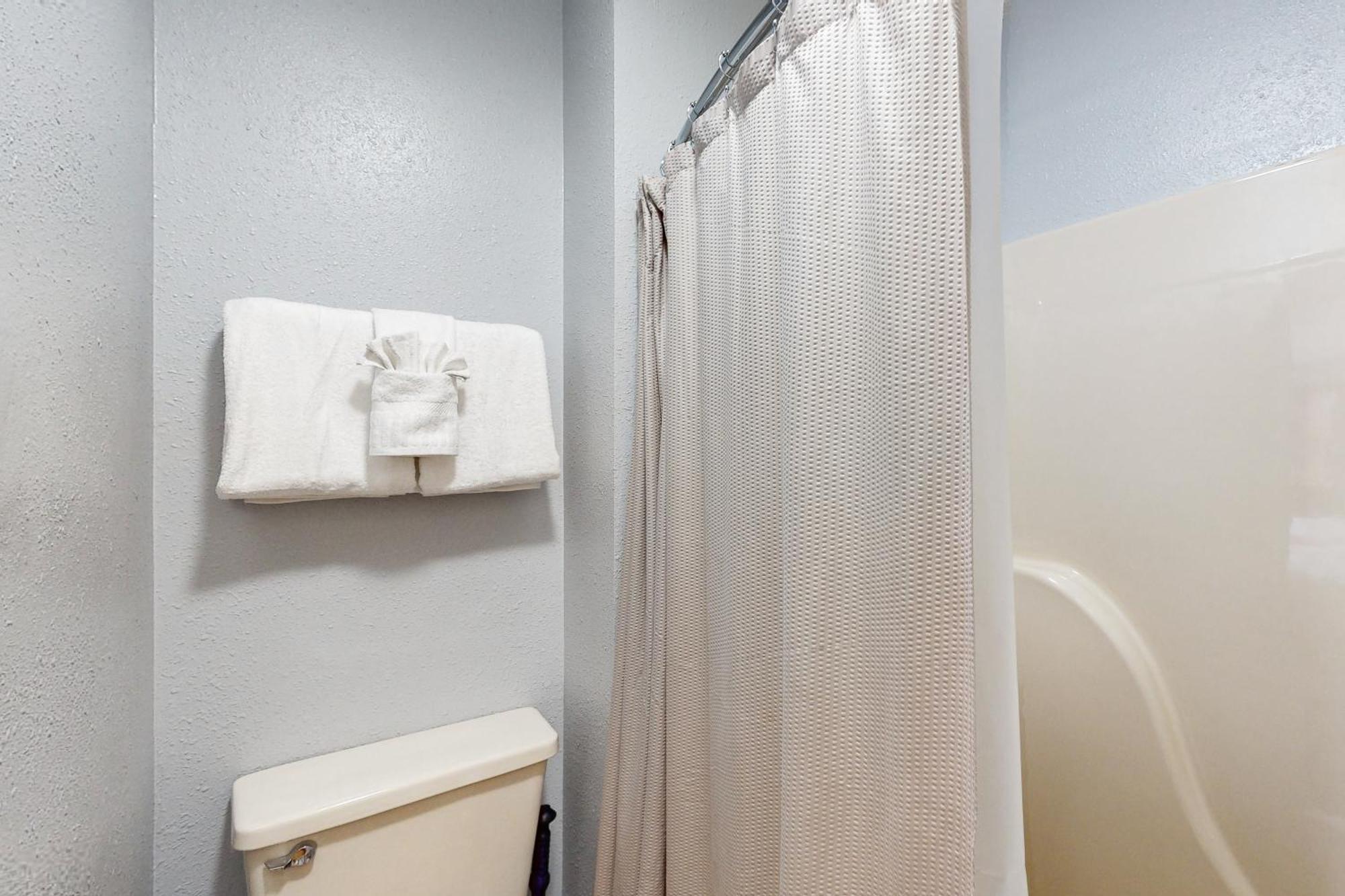 116 Club Dr, #12 Mo Apartment *