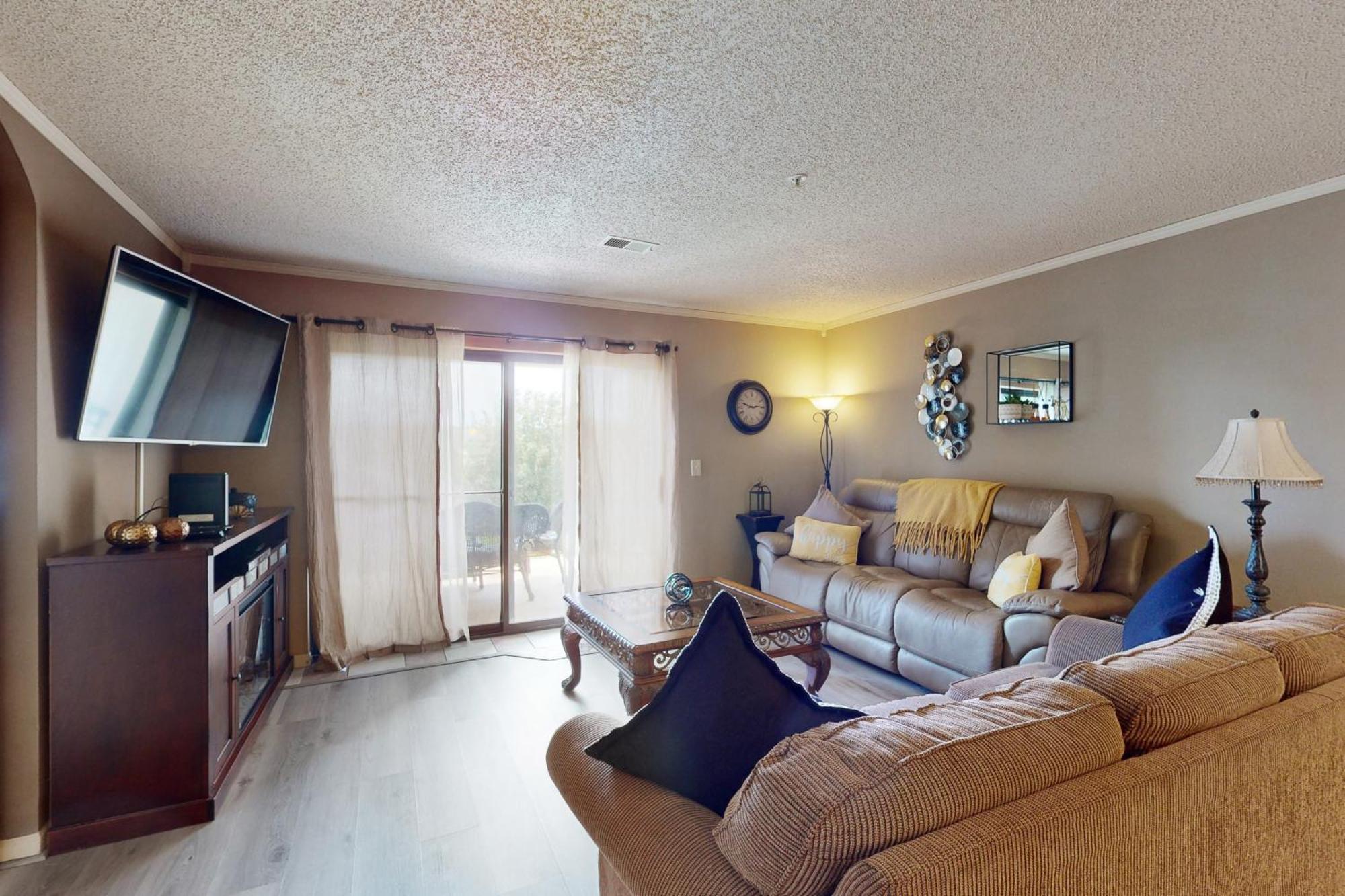 Apartment Thousand Hills Foothills F-6