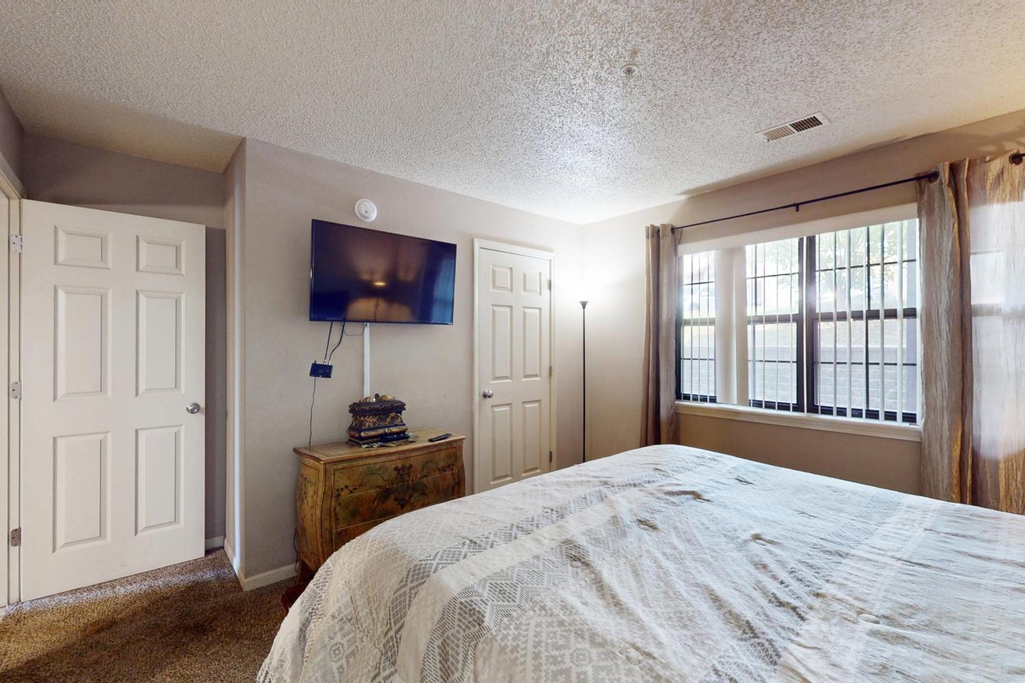 Apartment Thousand Hills Foothills F-6 *