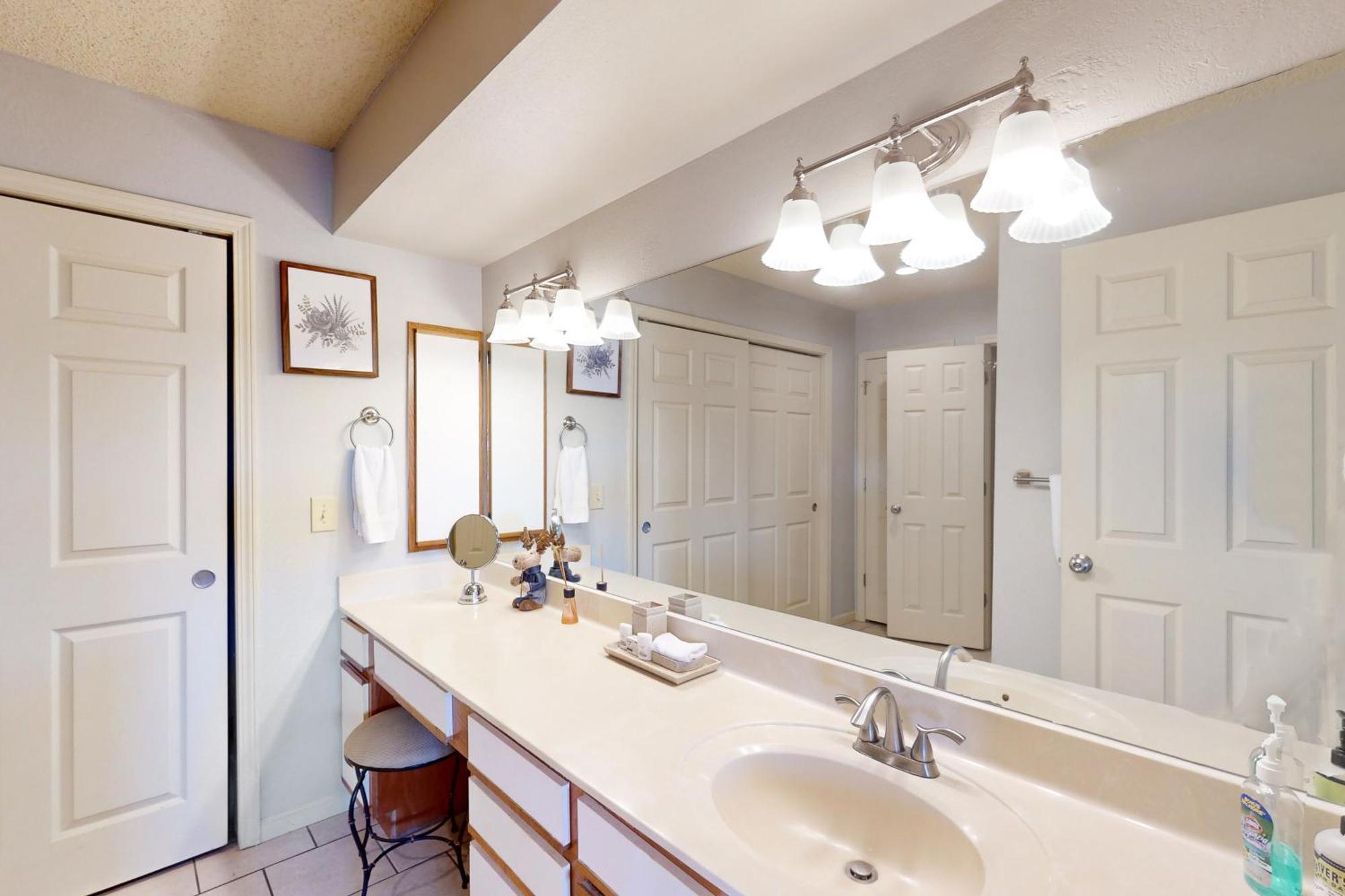 Thousand Hills Foothills F-6 Apartment