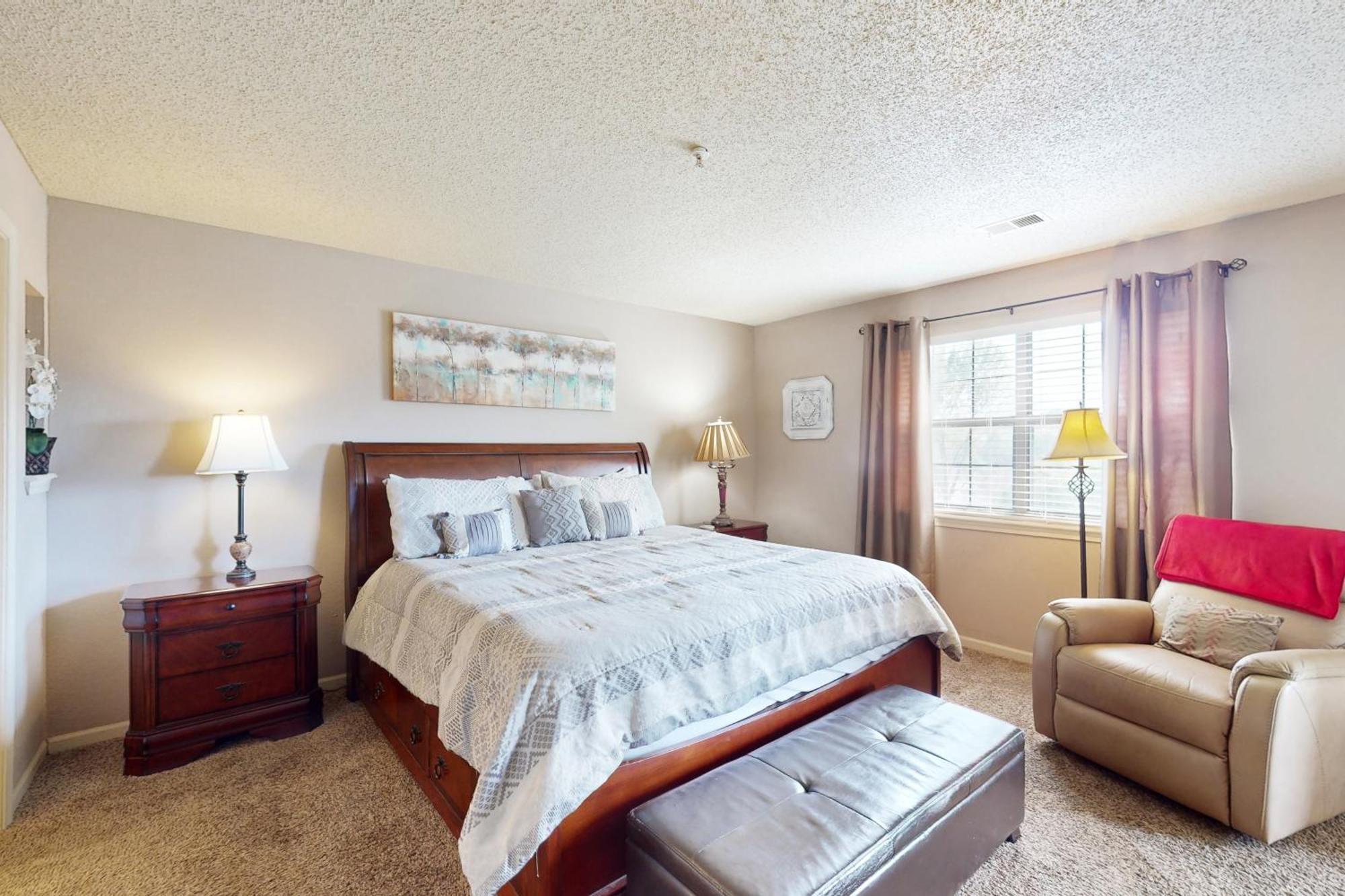 Apartment Thousand Hills Foothills F-6