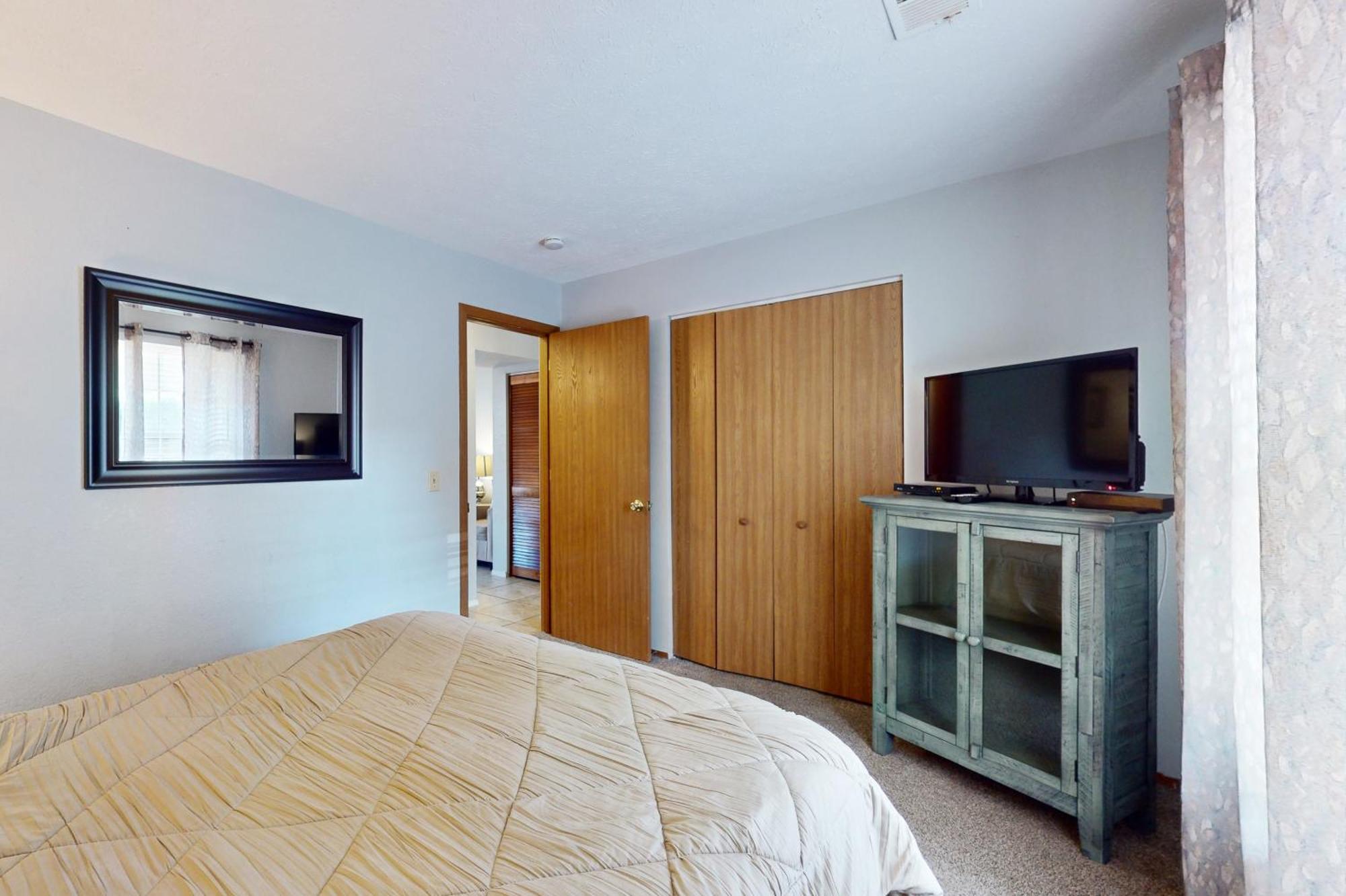 Fall Creek Pond View Escape Apartment Branson