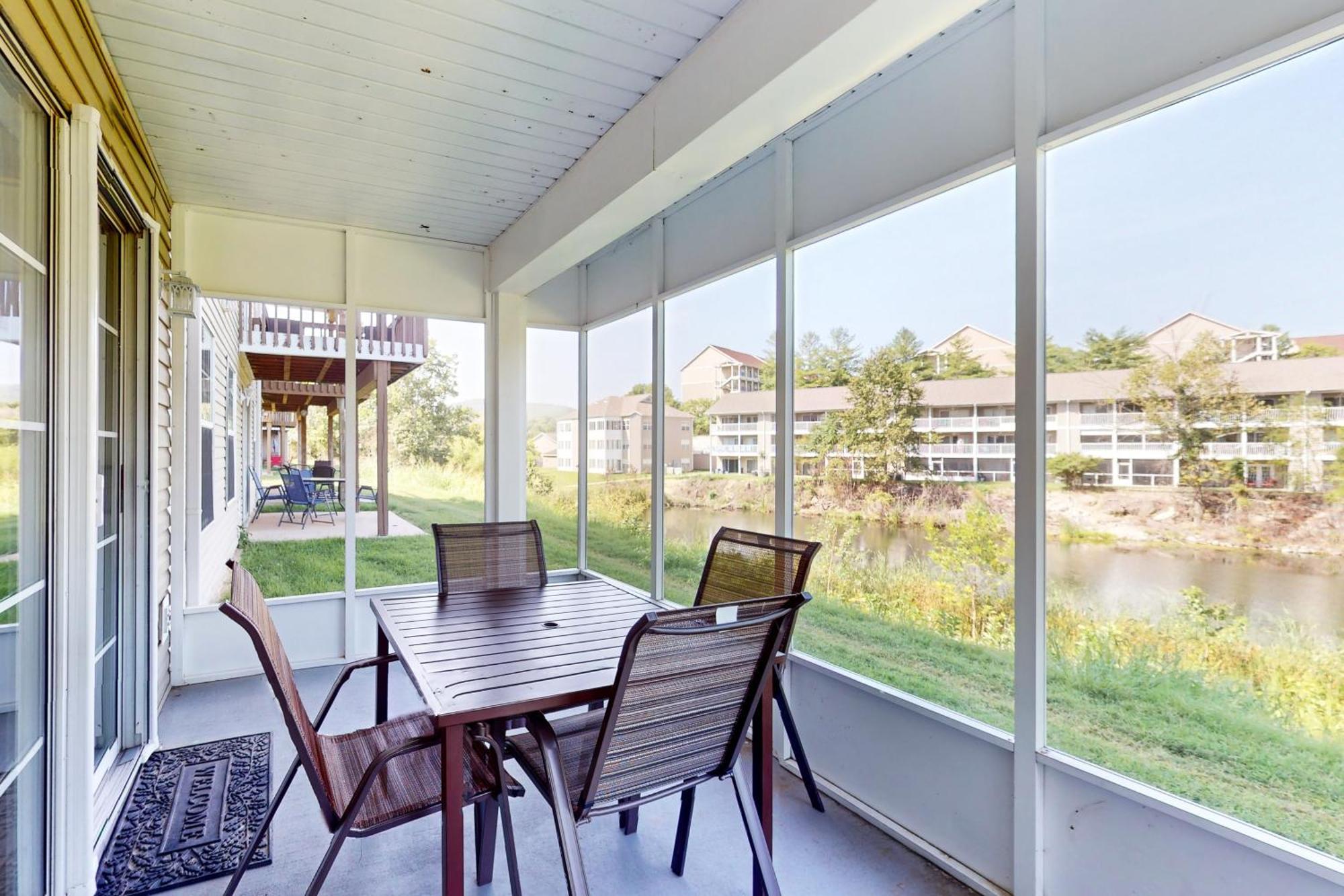 Fall Creek Pond View Escape Branson