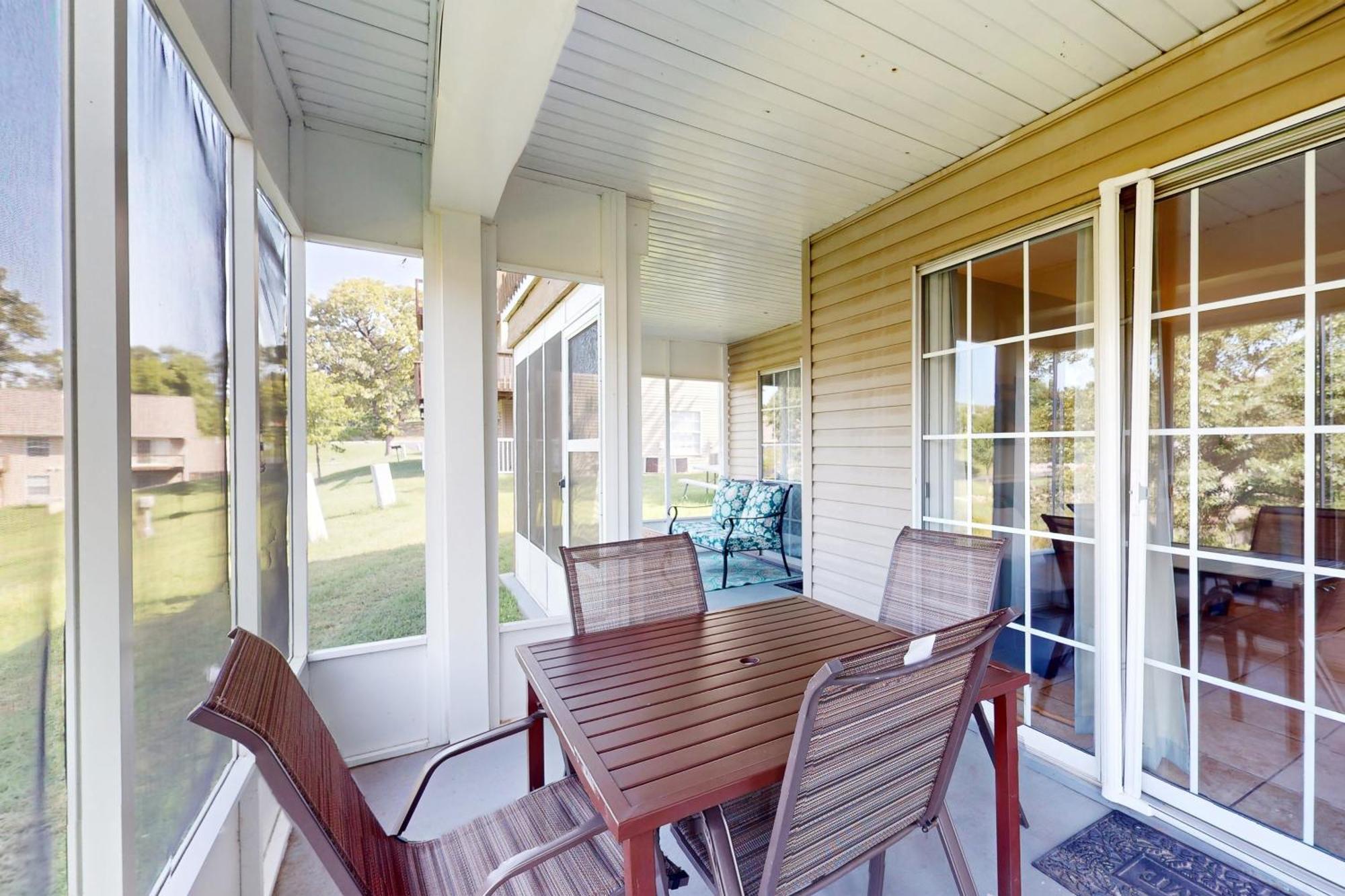 Fall Creek Pond View Escape Apartment Branson