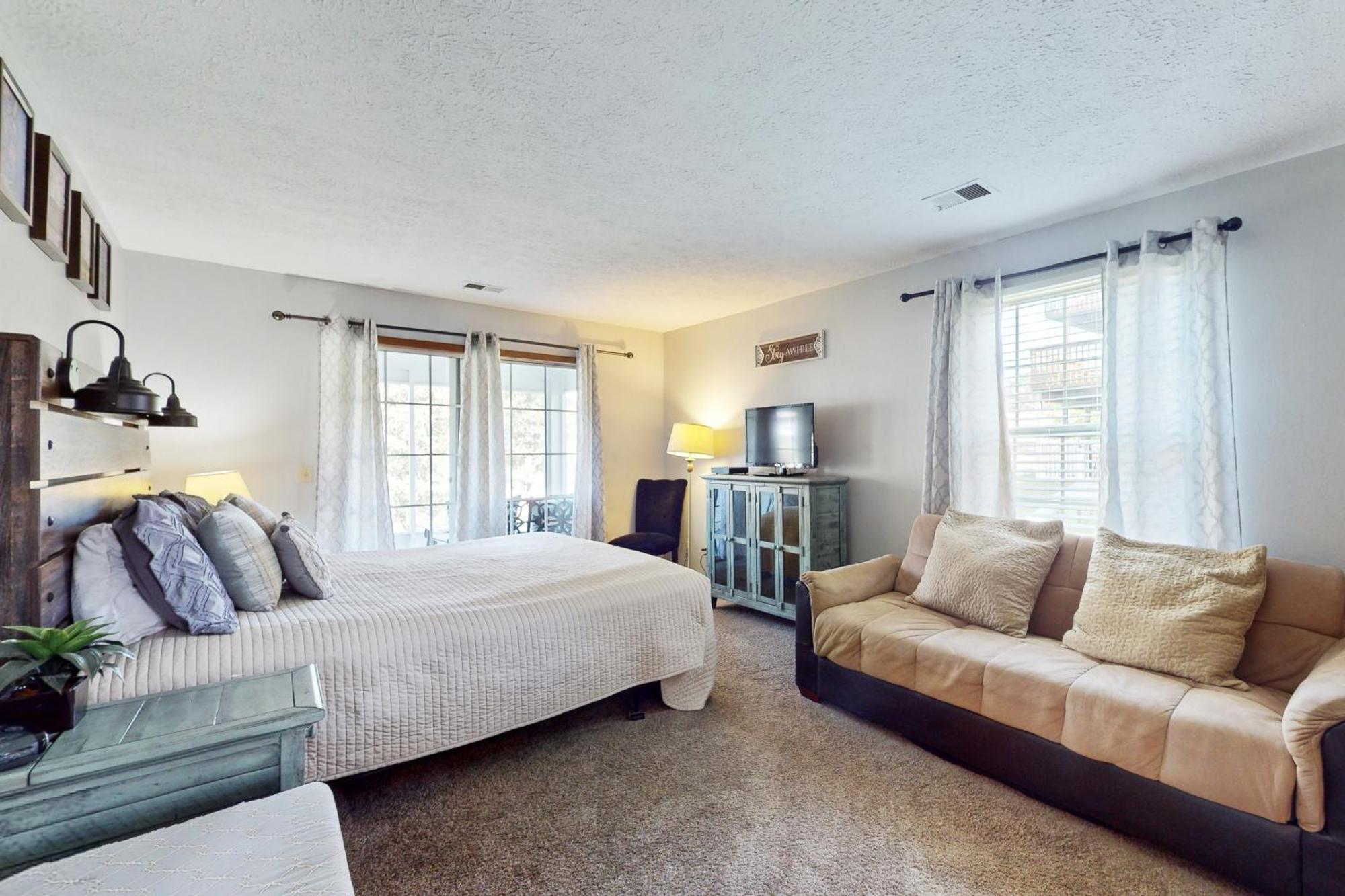Fall Creek Pond View Escape * Branson