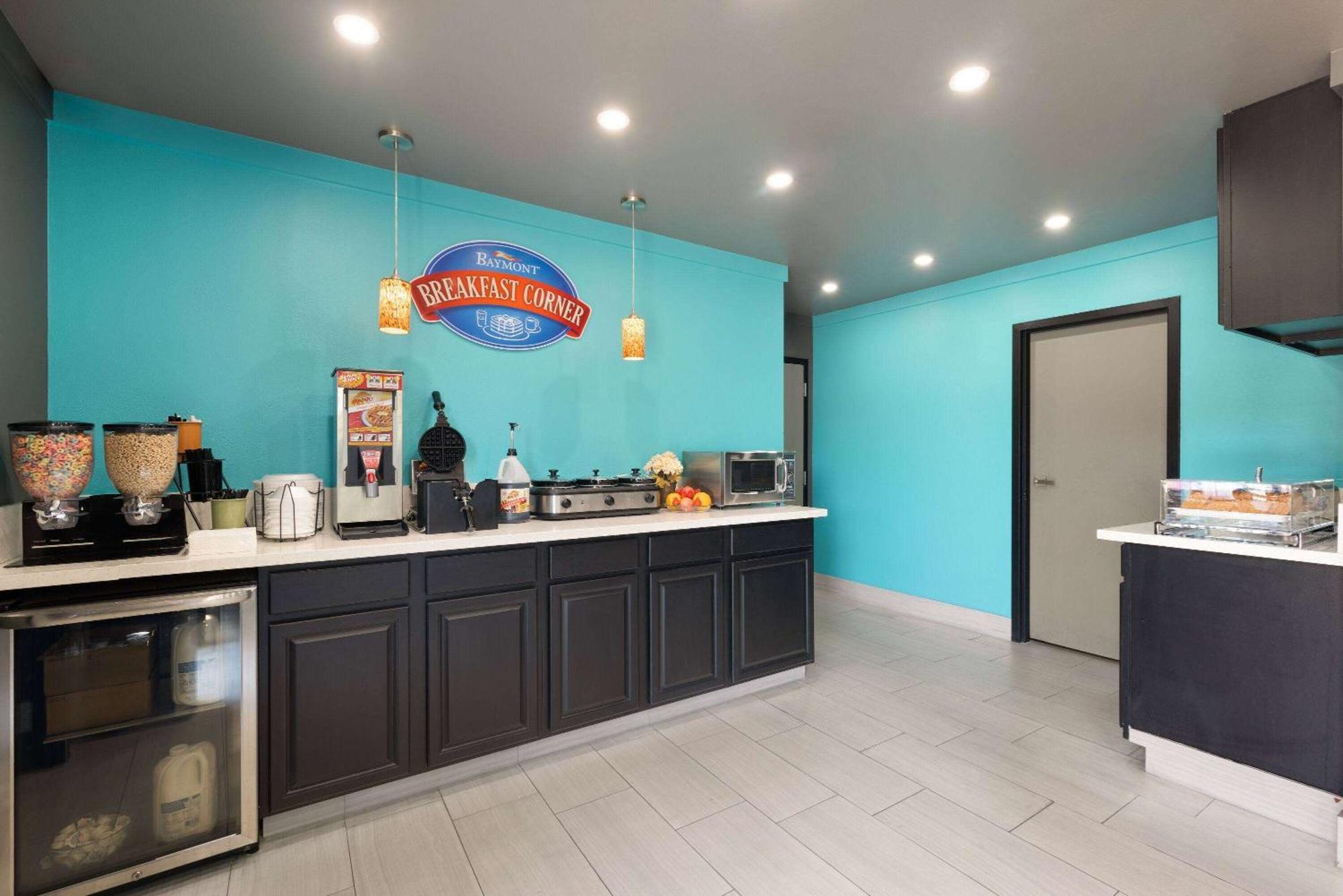 Baymont By Wyndham Thousand Hills Hotel