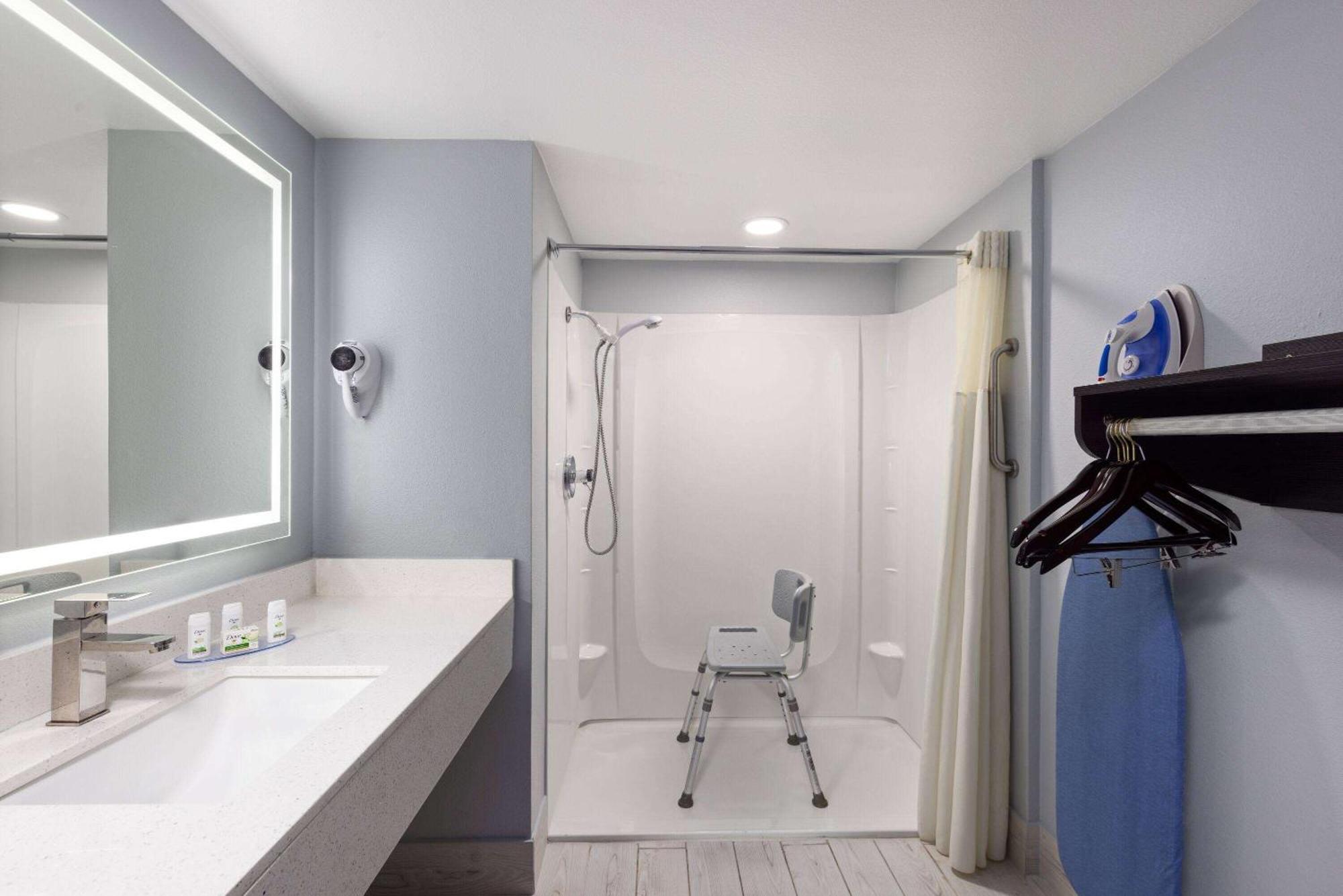 Hotel Baymont By Wyndham Thousand Hills 2*