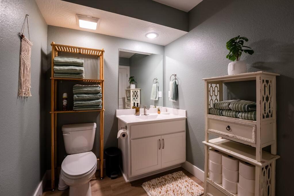 Apartment Pet Friendly Boho With Pool--fitness Center--next To The Landing--close To Convention Center And Kanakuk Branson