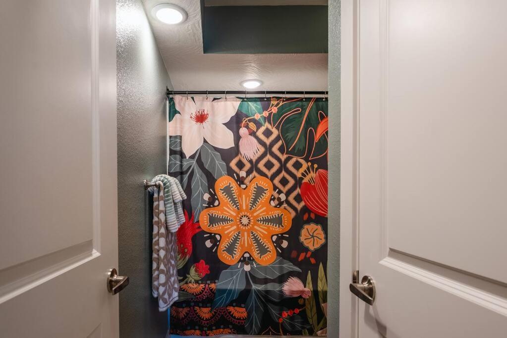 Pet Friendly Boho With Pool--fitness Center--next To The Landing--close To Convention Center And Kanakuk
