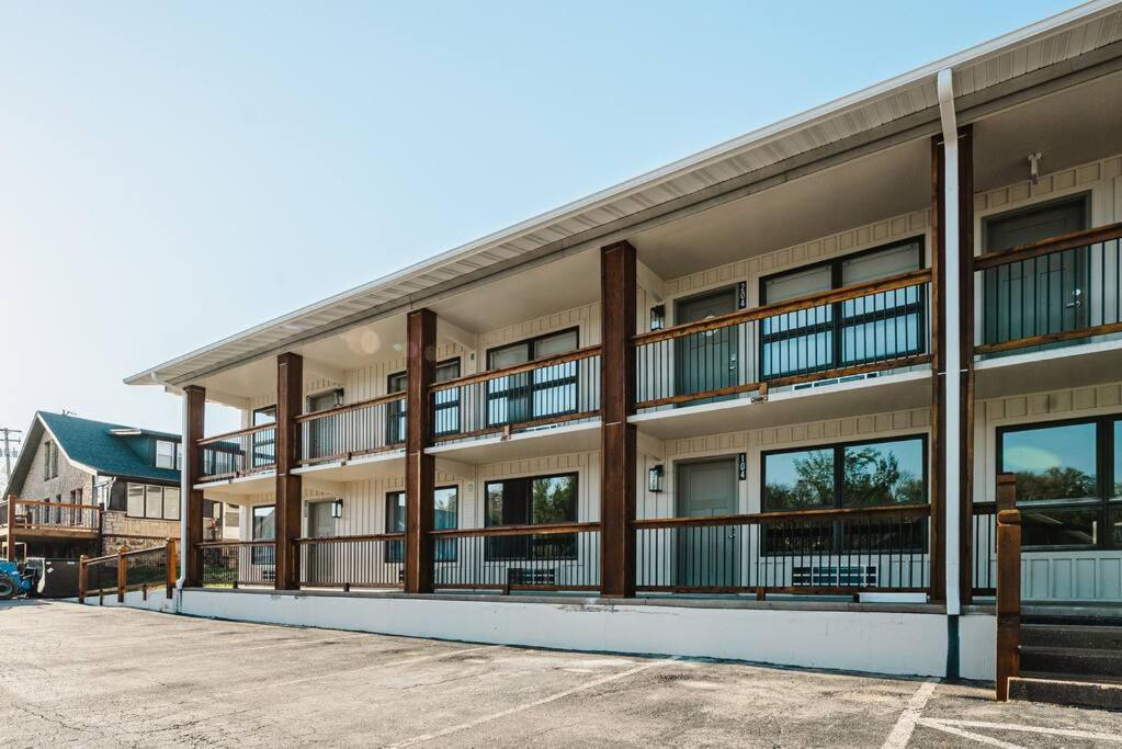 Apartment Pet Friendly Boho With Pool--fitness Center--next To The Landing--close To Convention Center And Kanakuk