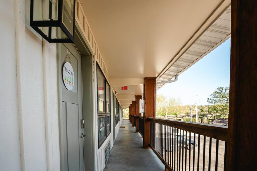 Pet Friendly Boho With Pool--fitness Center--next To The Landing--close To Convention Center And Kanakuk Apartment *