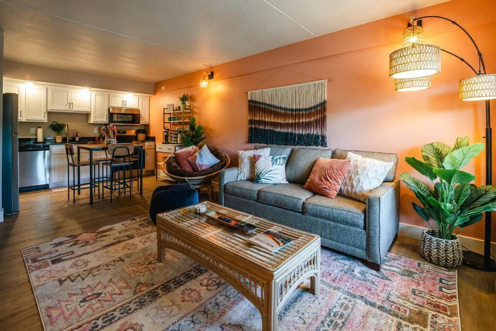 Pet Friendly Boho With Pool--fitness Center--next To The Landing--close To Convention Center And Kanakuk *
