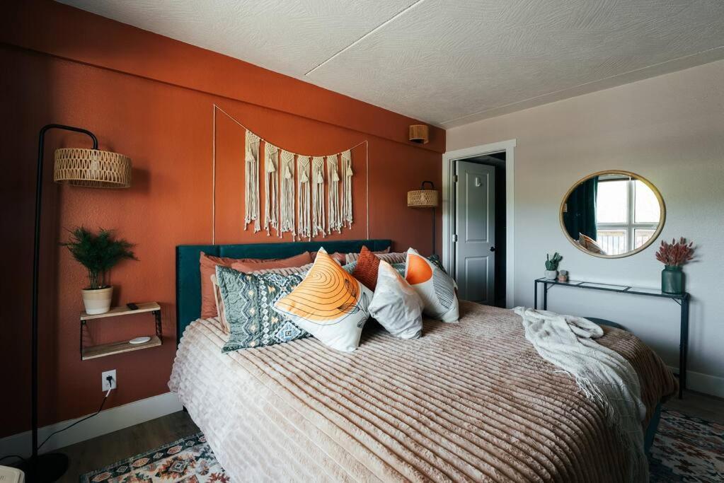 Pet Friendly Boho With Pool--fitness Center--next To The Landing--close To Convention Center And Kanakuk