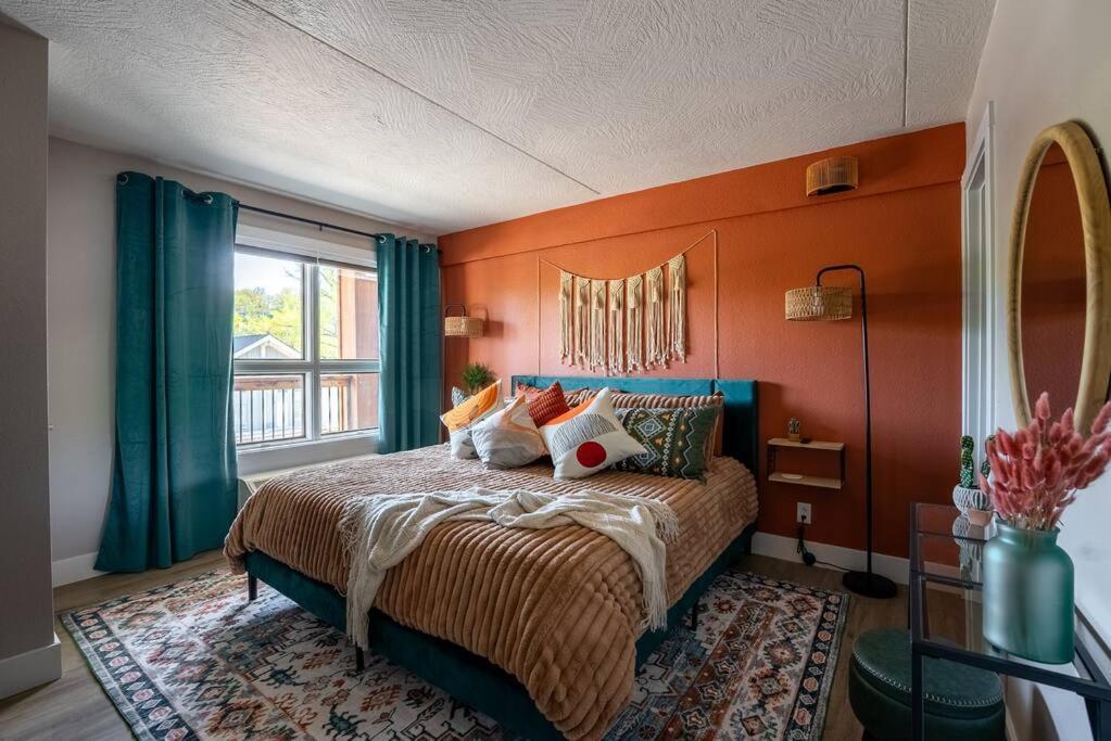 Apartment Pet Friendly Boho With Pool--fitness Center--next To The Landing--close To Convention Center And Kanakuk *
