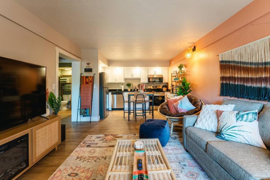 Pet Friendly Boho With Pool--fitness Center--next To The Landing--close To Convention Center And Kanakuk Apartment