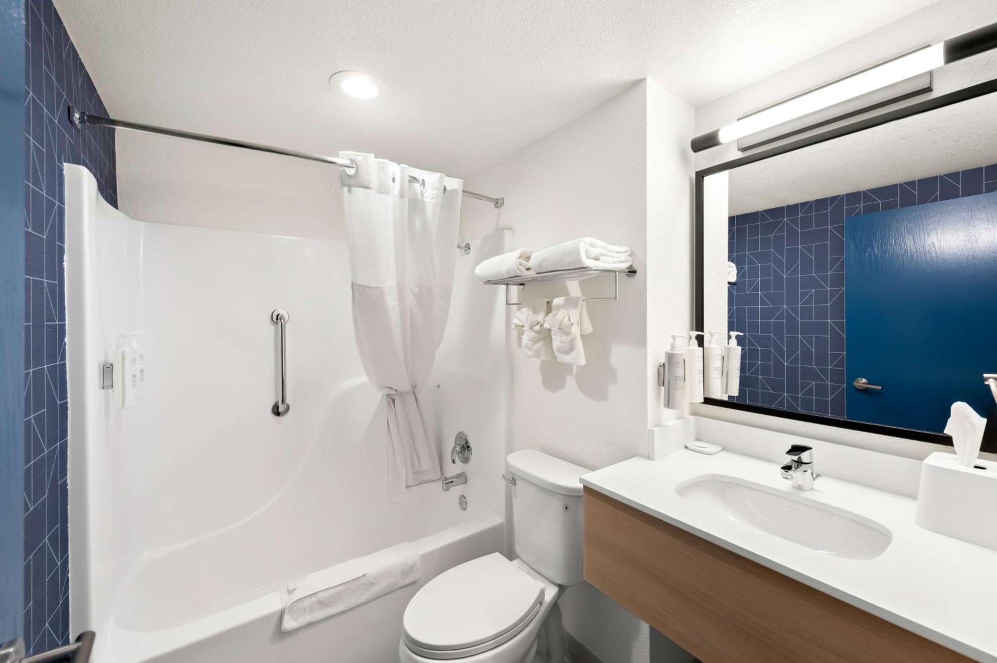 Spark By Hilton Meadows Hotel 3*