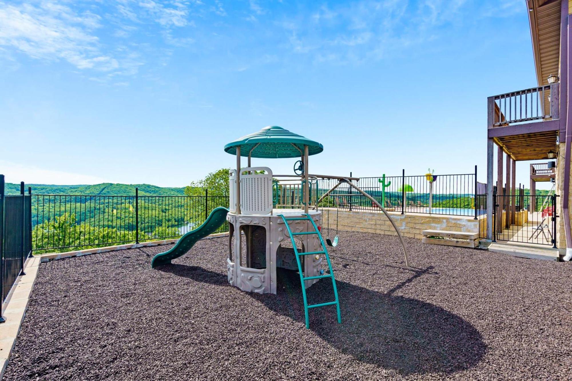 Eagles Ridge Retreat * Branson