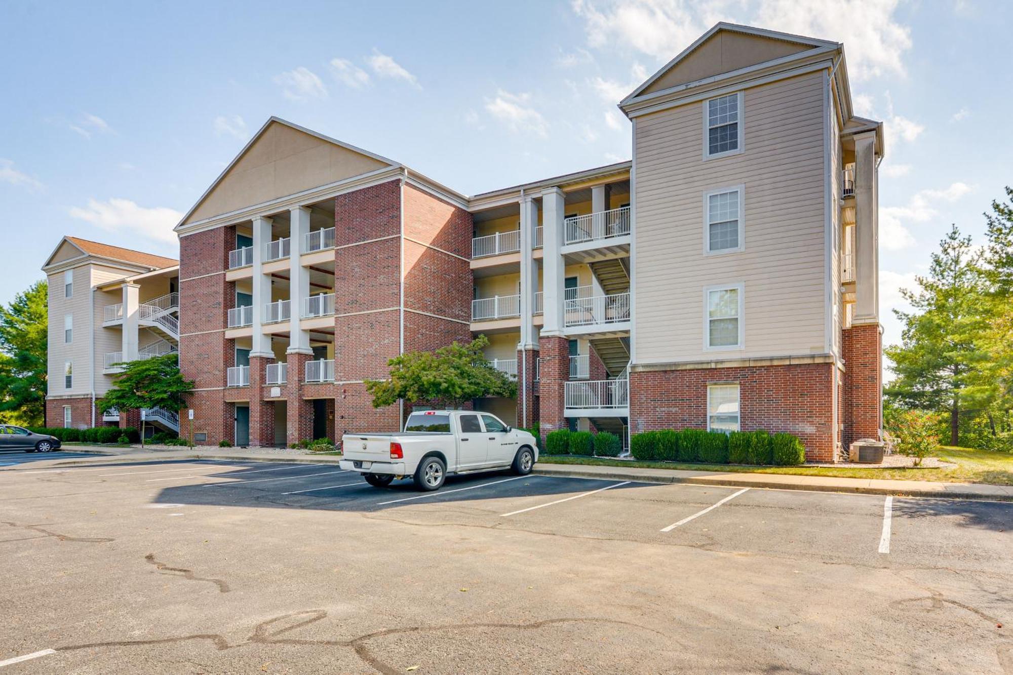 Apartment With Pool Access And Views, 3 Mi Dtwn!