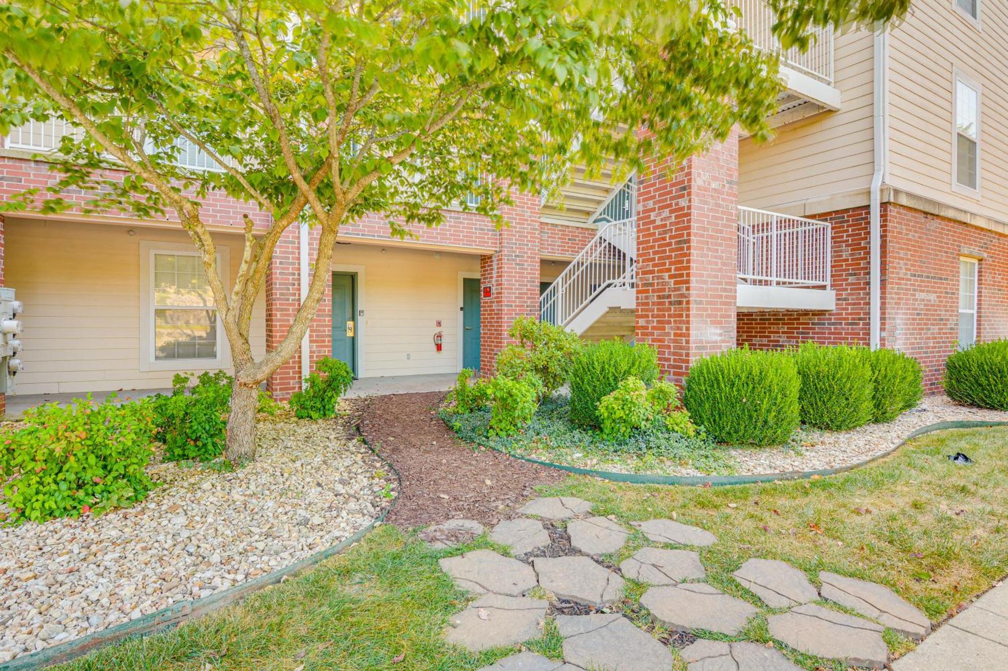 Apartment With Pool Access And Views, 3 Mi Dtwn! *