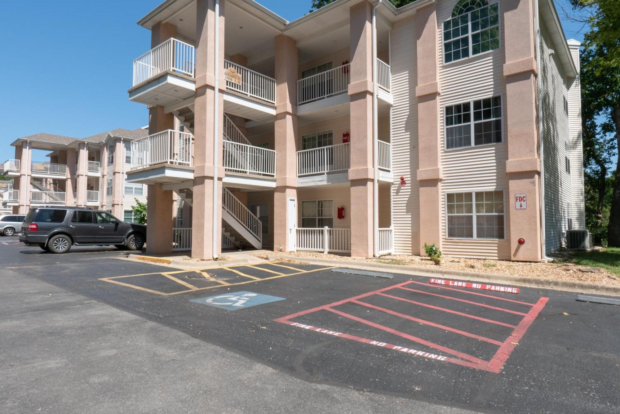 Lake Front 2br Walk-in With Large Deck - Free Tickets Included - 77-1 Holiday home Branson