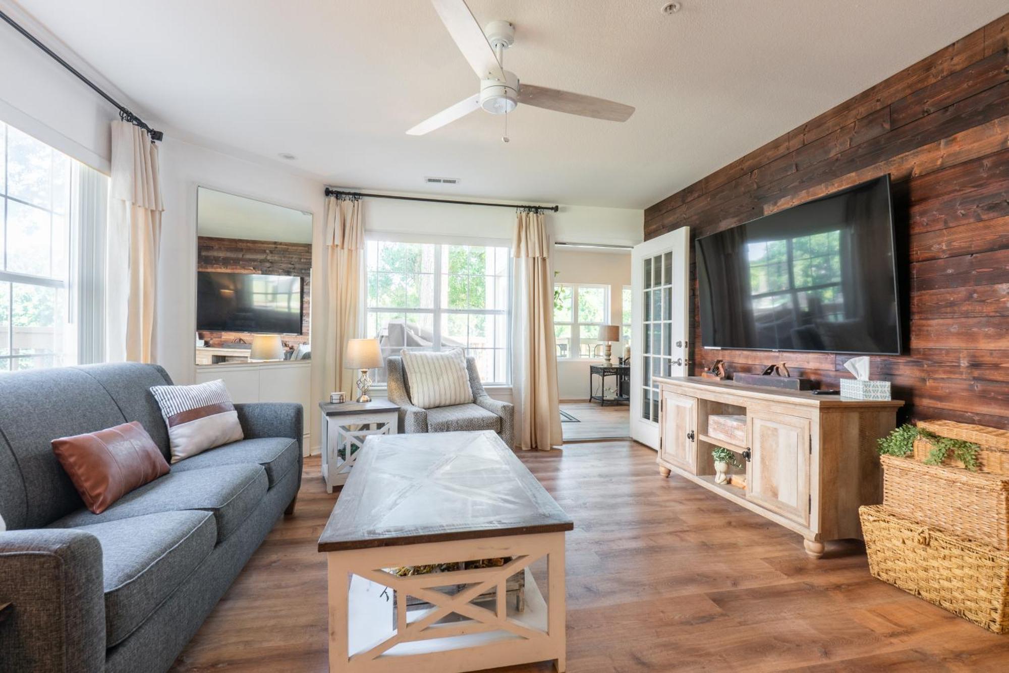 Lake Front 2br Walk-in With Large Deck - Free Tickets Included - 77-1 Branson